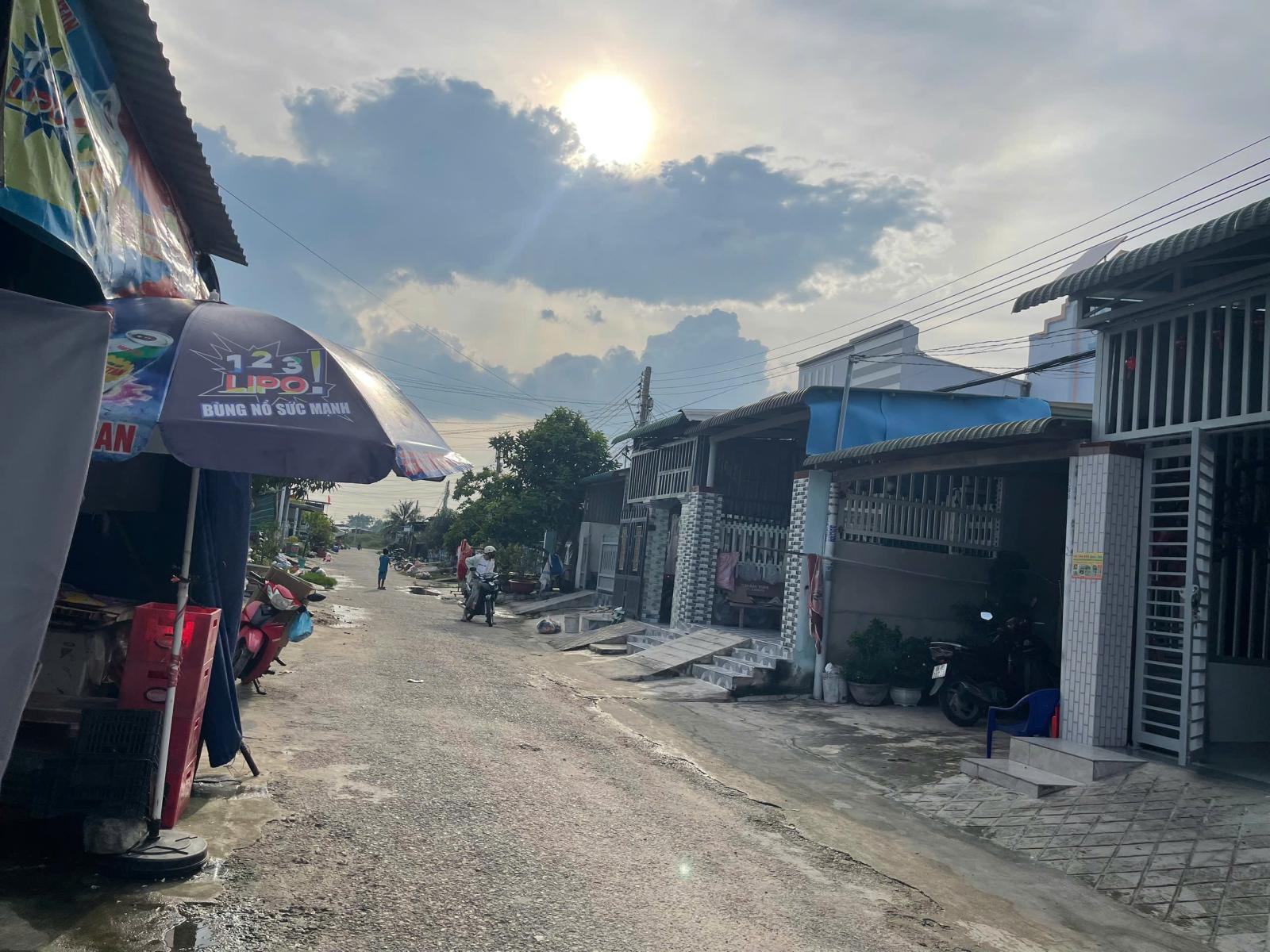 Bán nhà KDC Triều cường 3, Tân Phước, LaGi giá ngộp 950 triệu 16000176