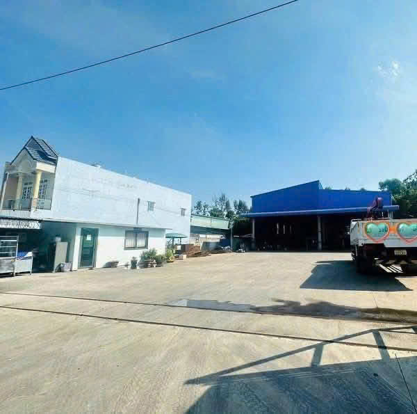 XƯỞNG MẶT TIỀN NGUYỄN VĂN BỨA – HÀNG HIẾM HÓC MÔN – DT KHỦNG 1.665M² 16000195