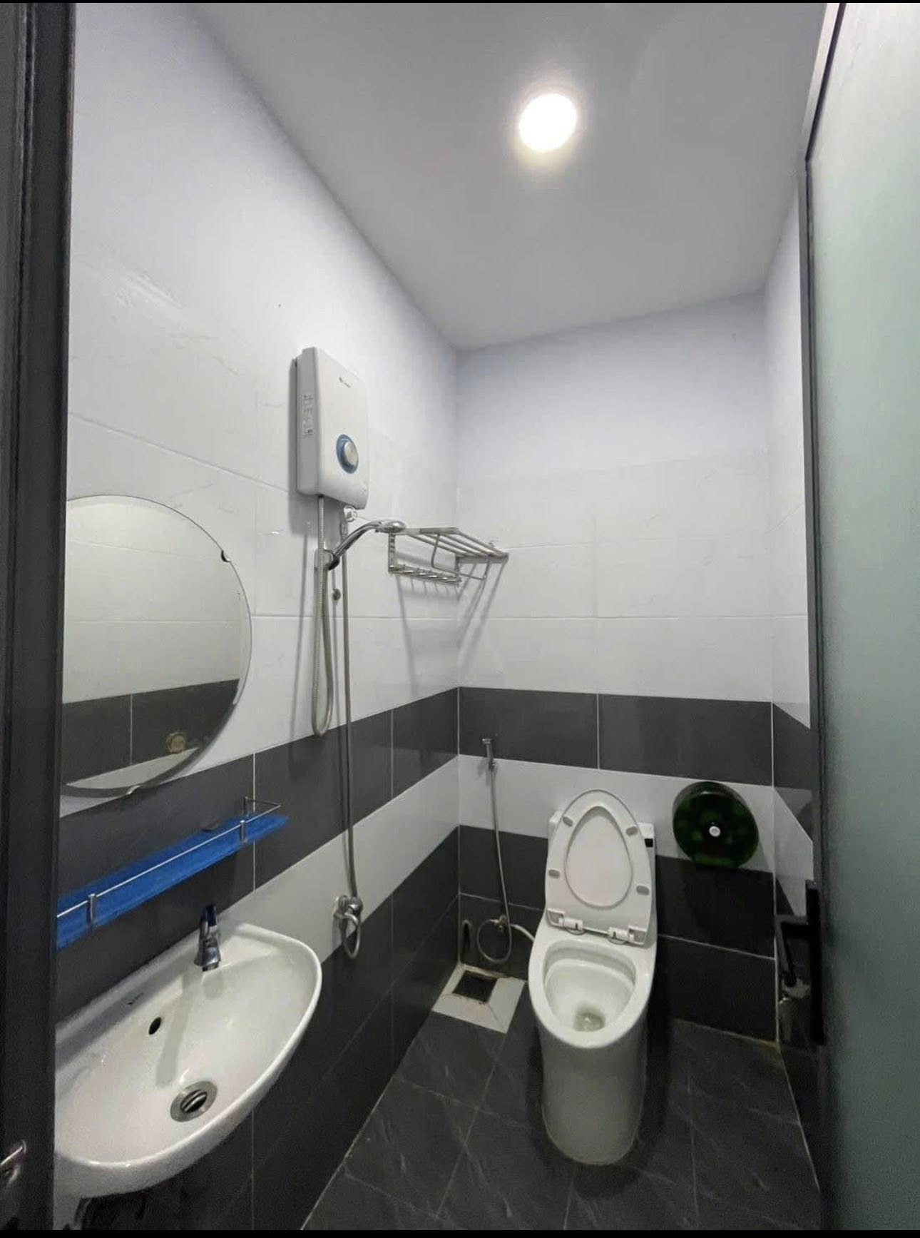BÁN NHÀ 2 tầng HẺM Ô TÔ NGÔ ĐẾN NGAY CHỞ SƠN THUỶ VĨNH PHƯỚC 16000206