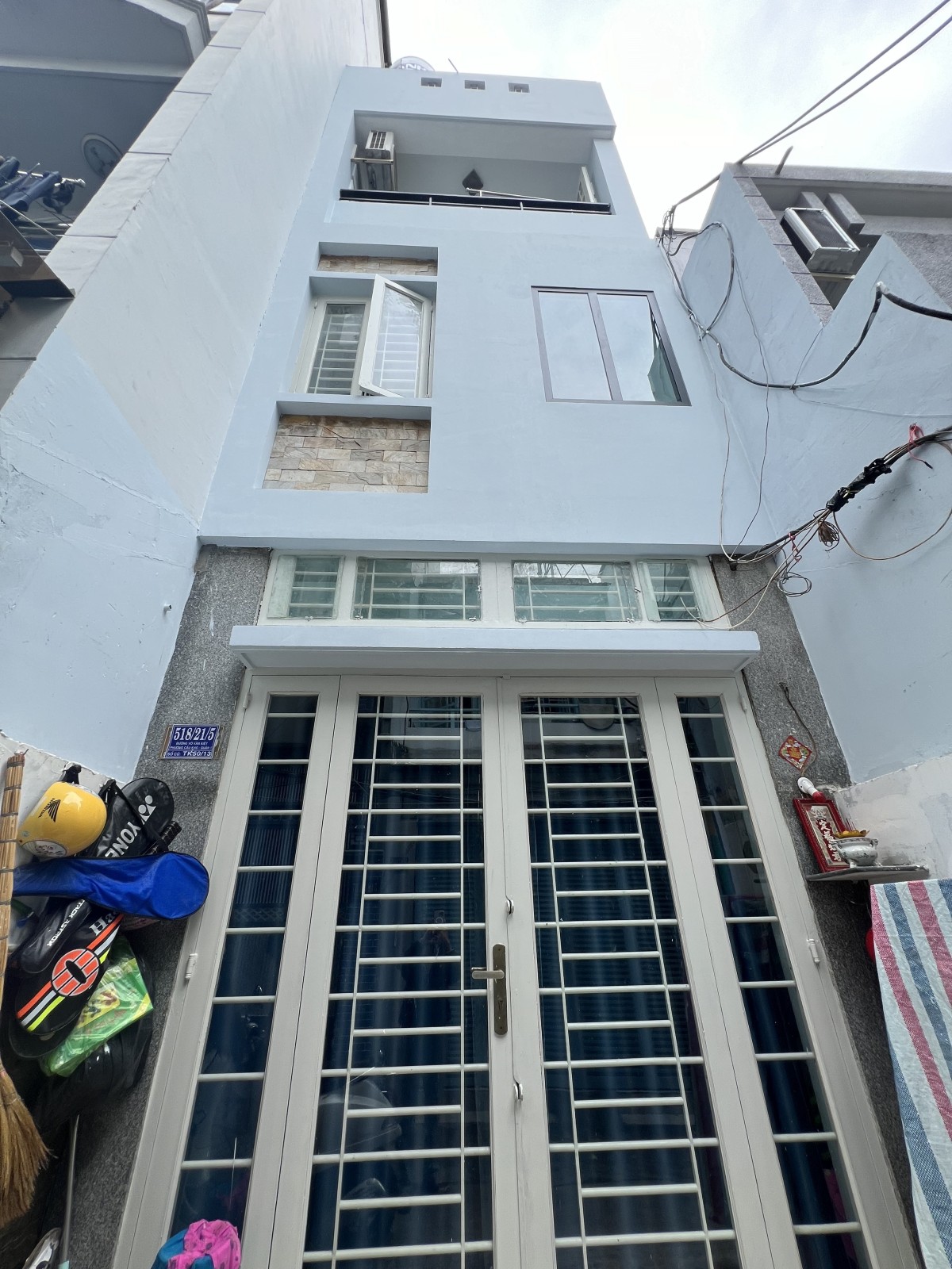 QUẬN 1 - 30 M2  - SÁT HẺM XE HƠI - GẦN MẶT TIỀN - 4 TẦNG BTCT - KO QH - 5.5 TỶ.  16000239
