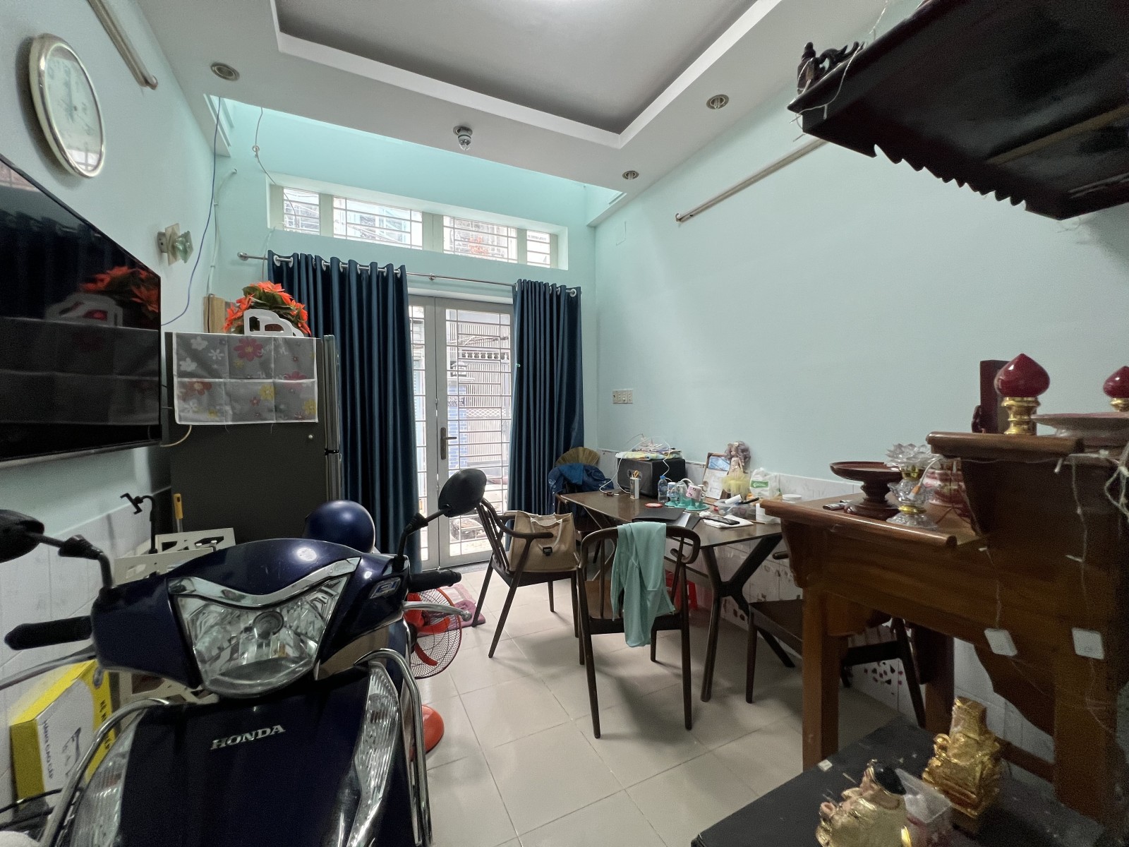 QUẬN 1 - 30 M2  - SÁT HẺM XE HƠI - GẦN MẶT TIỀN - 4 TẦNG BTCT - KO QH - 5.5 TỶ.  16000239