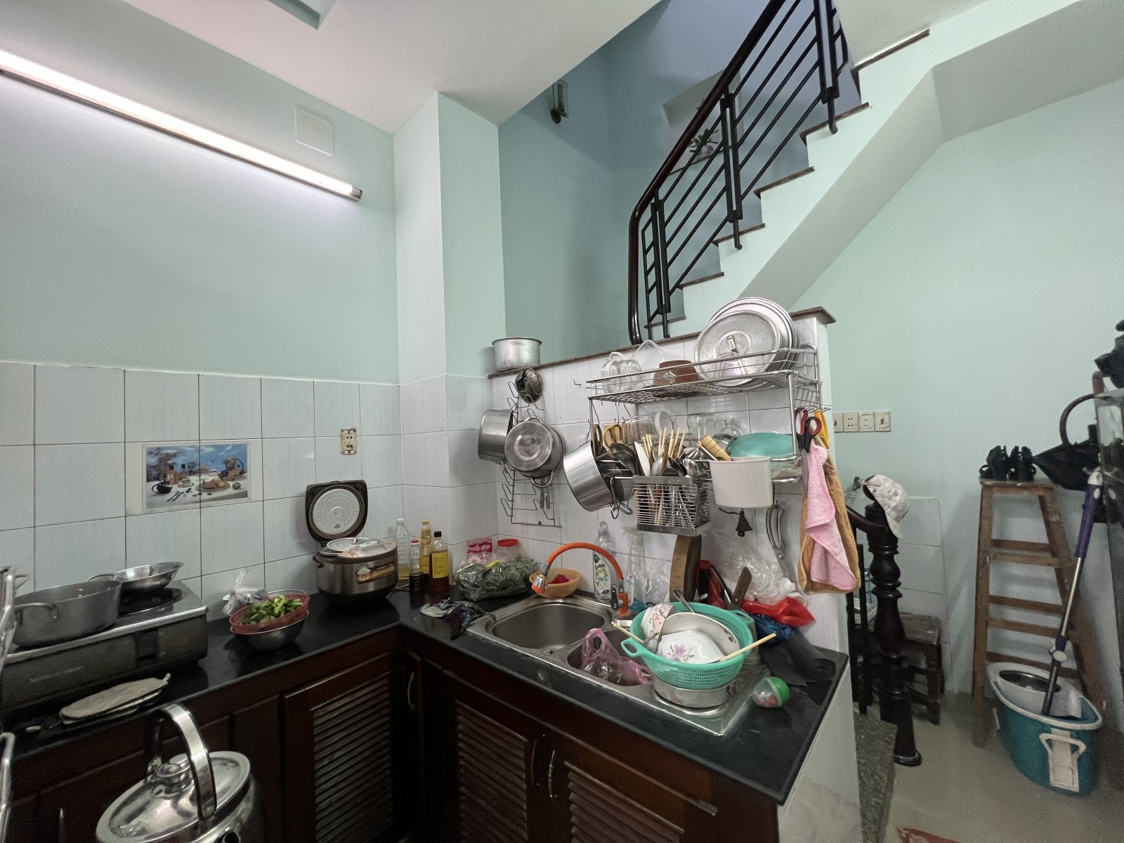 QUẬN 1 - 30 M2  - SÁT HẺM XE HƠI - GẦN MẶT TIỀN - 4 TẦNG BTCT - KO QH - 5.5 TỶ.  16000239