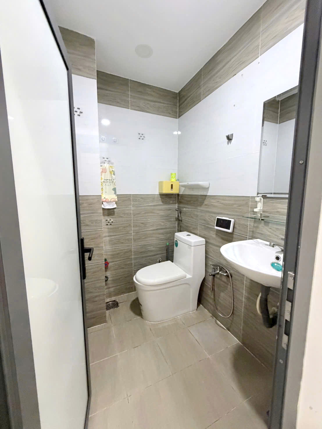 Nhà đúc: lửng/3lầu SHHC 154 Âu Dương Lân P3Q8 16000256