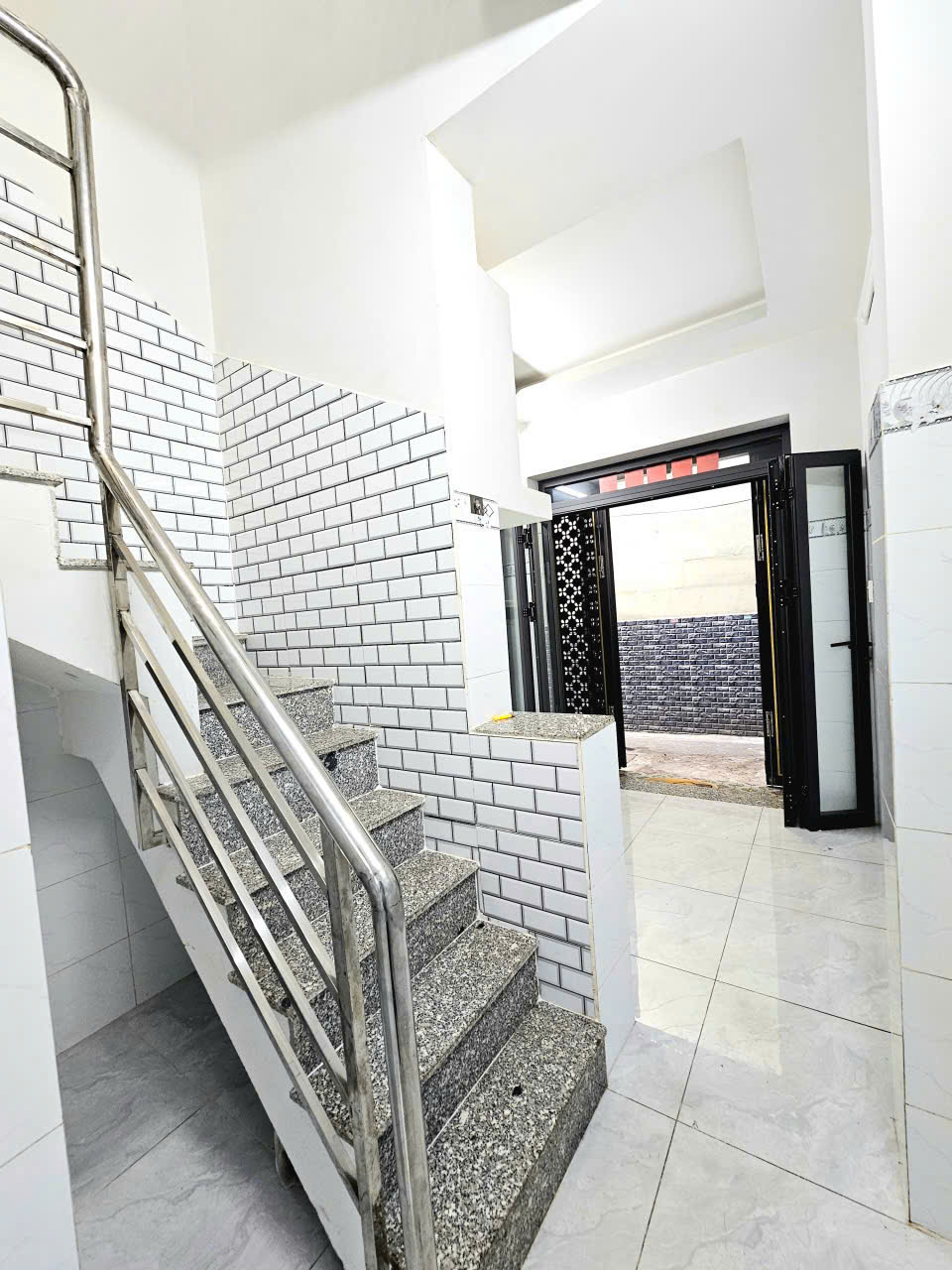 Nhà lầu hẻm 372 Tùng Thiện Vương P13Q8 P.Phú Định 16000294