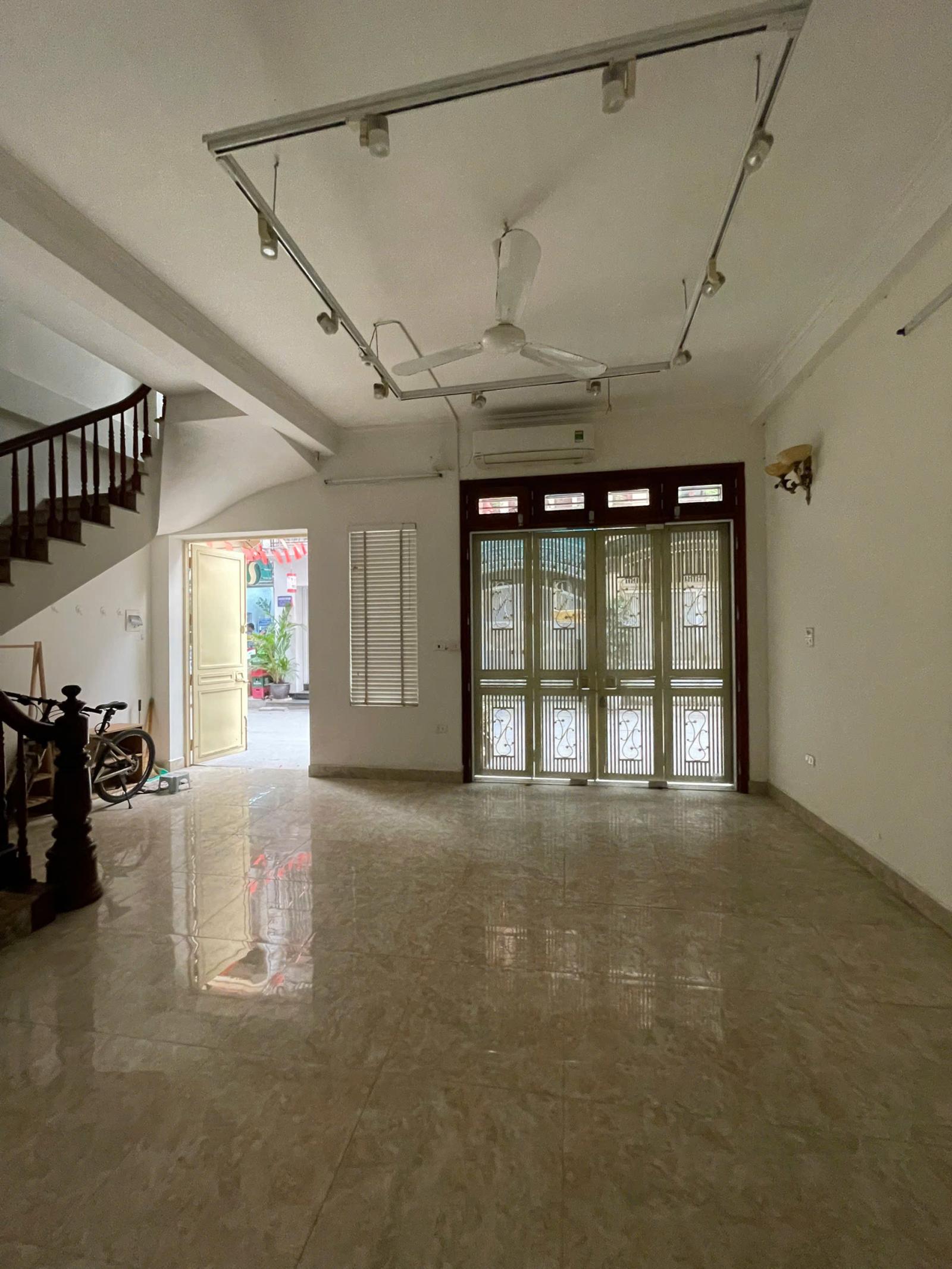 Chính chủ cho thuê mặt bằng đẹp Tây Hồ, ngõ ô tô 2 chiều – giá tốt 16000346