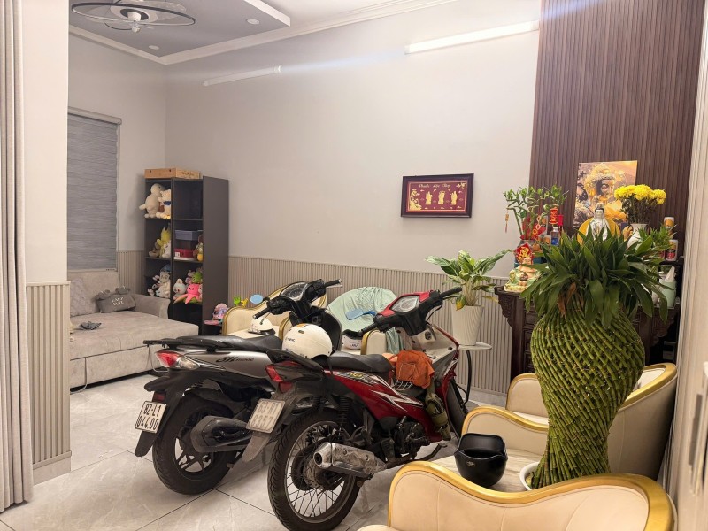 Bán nhà đường số 44, Phường Phước Long A, Q9, Thủ Đức, TP HCM. DT 85m2, cấp 4, SH. Giá 5,95 tỷ 16000350