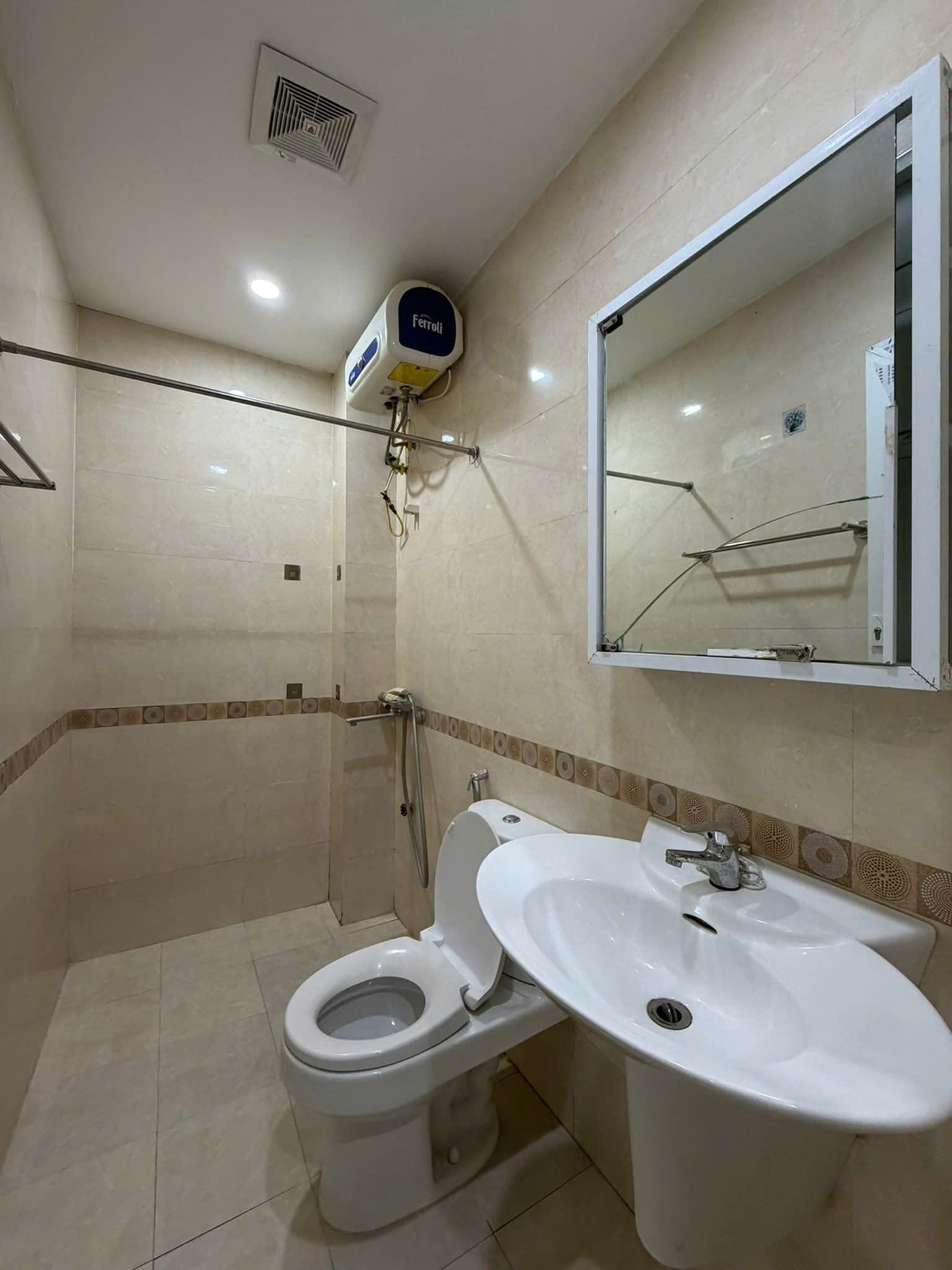 🔥NHÀ MẶT PHỐ CẦU GIẤY-ÔTÔ ĐỖ -KINH DOANH HOT- VỈA HÈ RỘNG -PHÒNG RỘNG-DÒNG TIỀN TỐT 🔥
 16000372