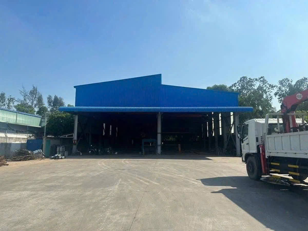 XƯỞNG MẶT TIỀN NGUYỄN VĂN BỨA – HÀNG HIẾM HÓC MÔN – DT KHỦNG 1.665M² 16000393