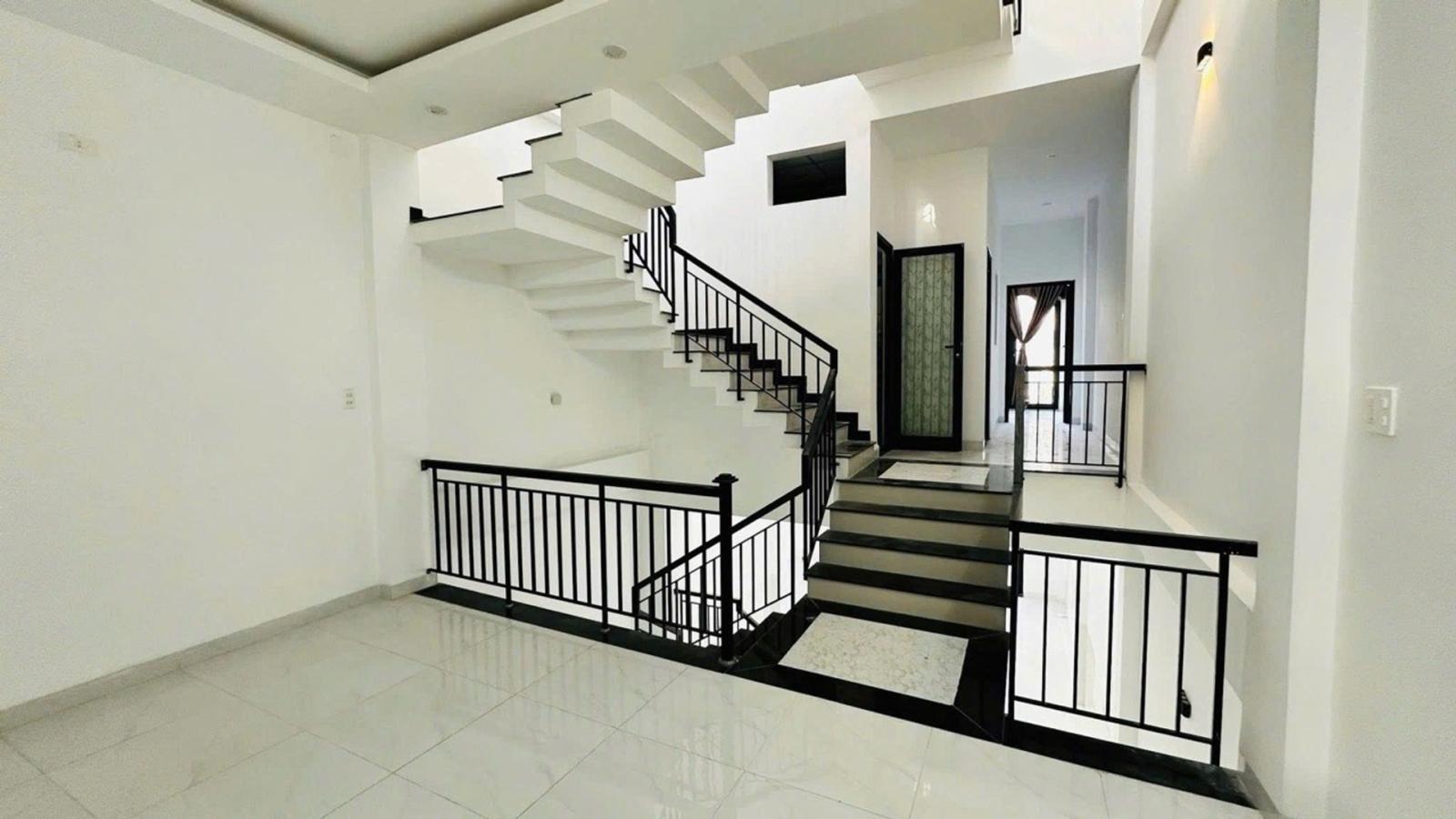 Nhà 3 tầng Thanh Lương 16 Hòa Xuân 100m2 hướng Đông Nam giá 7.75 tỷ 16000417