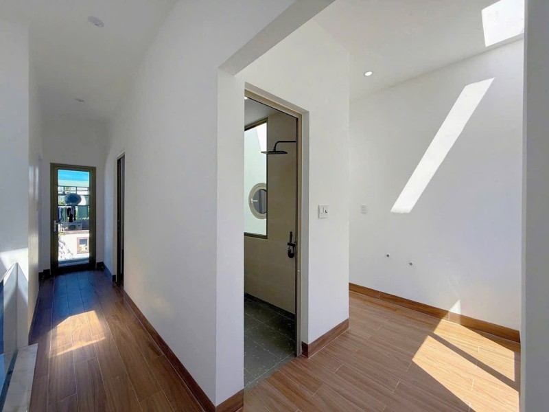 ♣ Nhà K Trần Cao Vân gần Biển, 50m2, ngang 5.8m 3 tầng đúc hiện đại 16000429