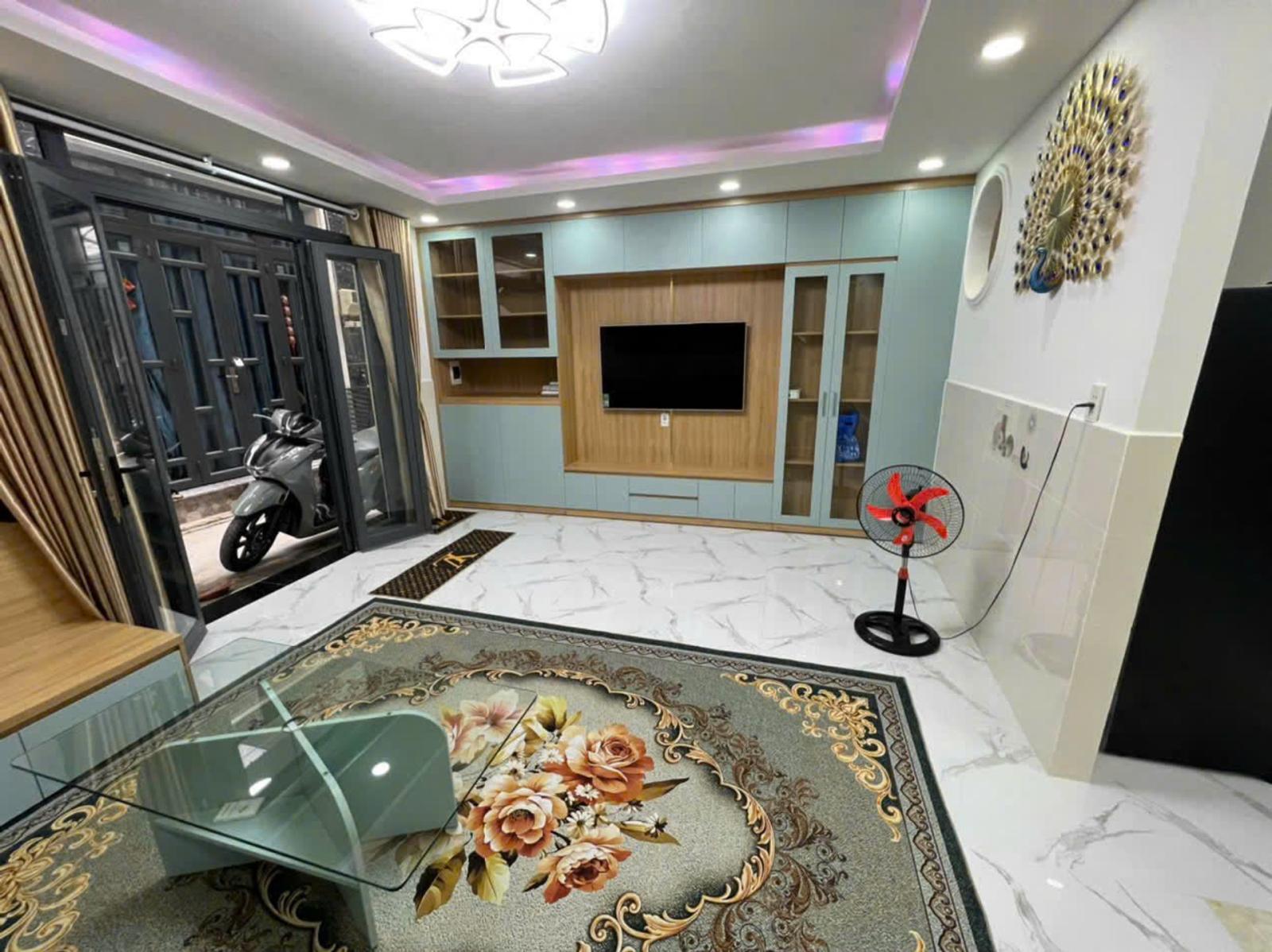 Bán gấp nhà 2 tầng 46m2, 2PN, 3WC, sổ hồng riêng, đường Chuyên Dùng Chính, Q.7 - 3.5 tỷ 16000611