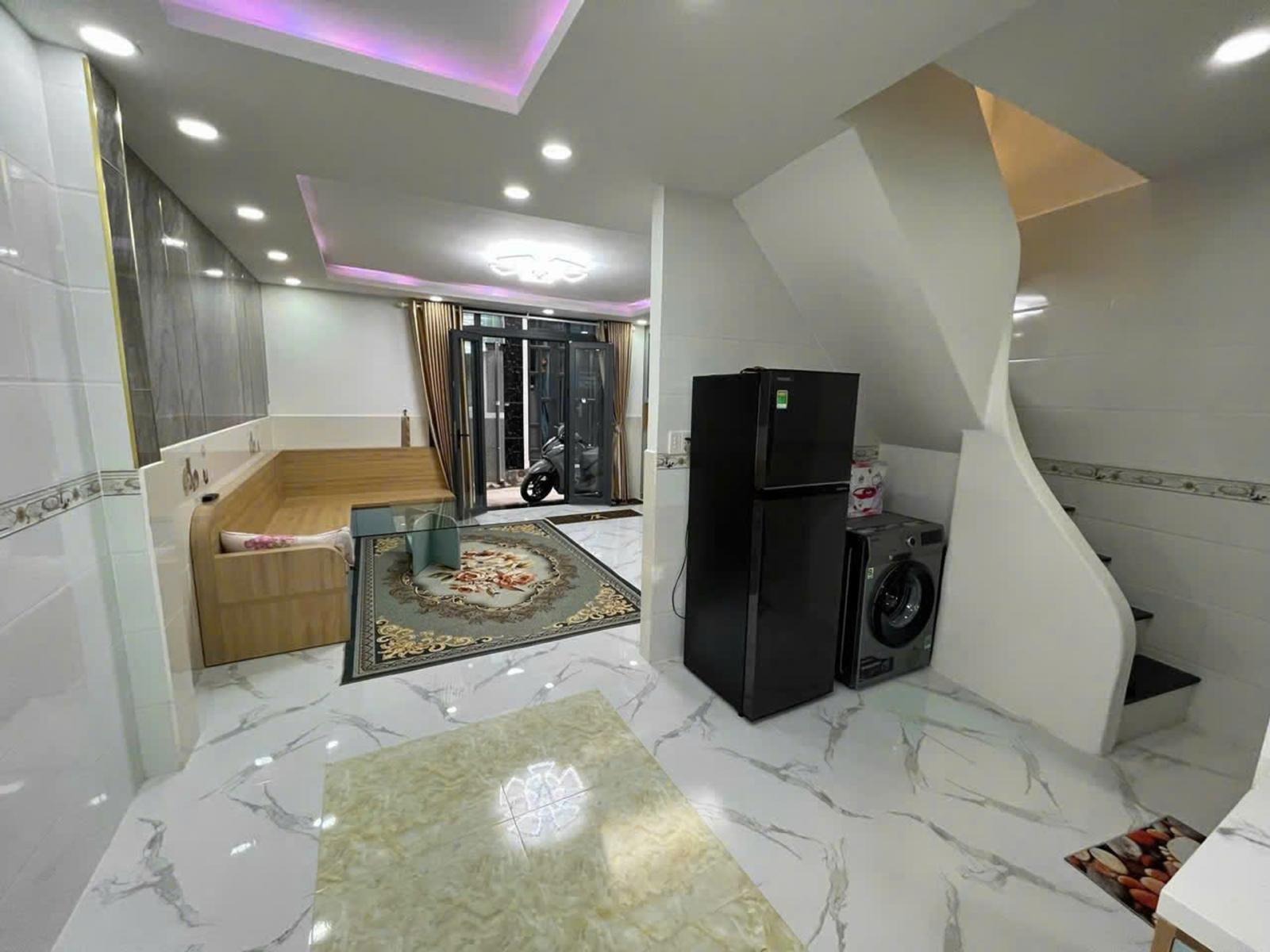 Bán gấp nhà 2 tầng 46m2, 2PN, 3WC, sổ hồng riêng, đường Chuyên Dùng Chính, Q.7 - 3.5 tỷ 16000611