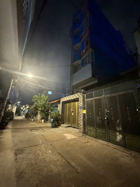 TÒA NHÀ 6 TẦNG – 24 PHÒNG – CÓ THANG MÁY – SÁT TRƯỜNG CHINH 20M 16000669