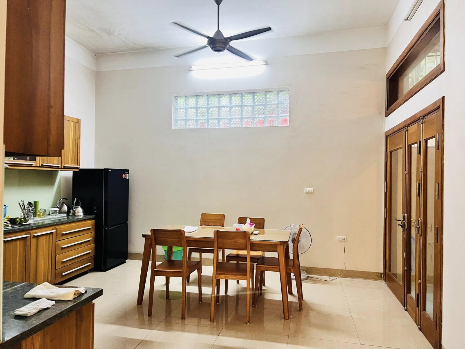 Bán nhà mặt phố Dương Văn Bé, 70m2, 4 tầng, mặt tiền 7.2m, 29.8 tỉ, kinh doanh đồ ăn 16000672