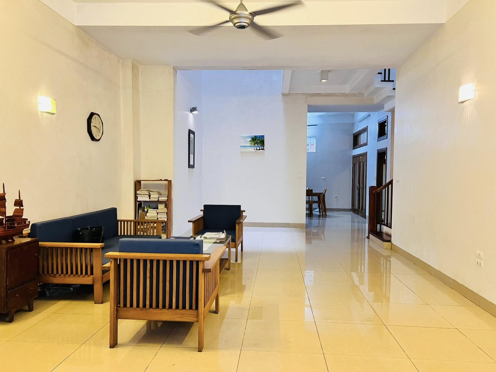 Bán nhà mặt phố Dương Văn Bé, 70m2, 4 tầng, mặt tiền 7.2m, 29.8 tỉ, kinh doanh đồ ăn 16000672