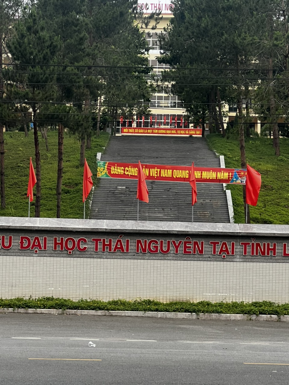 NHÀ ĐẸP – GIÁ TỐT – Bán Nhà 3 Tầng Đường Hồ Đức Ri B8  Cổng Phân Hiệu Đại Học Thái Nguyên , Lào Cai 16000711