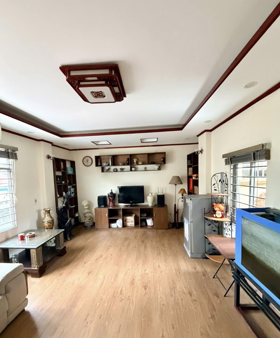 Lạc Long Quân, sổ 64m2, 6 tầng kiên cố, thoáng sáng, vài bước ô tô đỗ. 13 tỷ 16000940