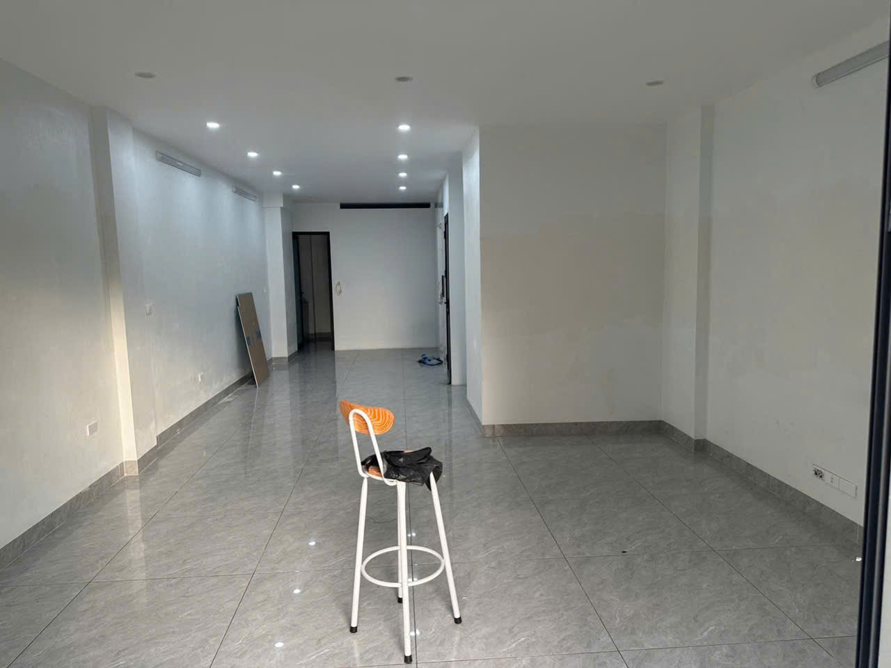 Tặng 20tr cho môi giới, Chủ Nhà cho thuê Cửa Hàng Vị Trí Đắc Địa tại 337 phố Bạch Mai, quận Hai Bà 16001081