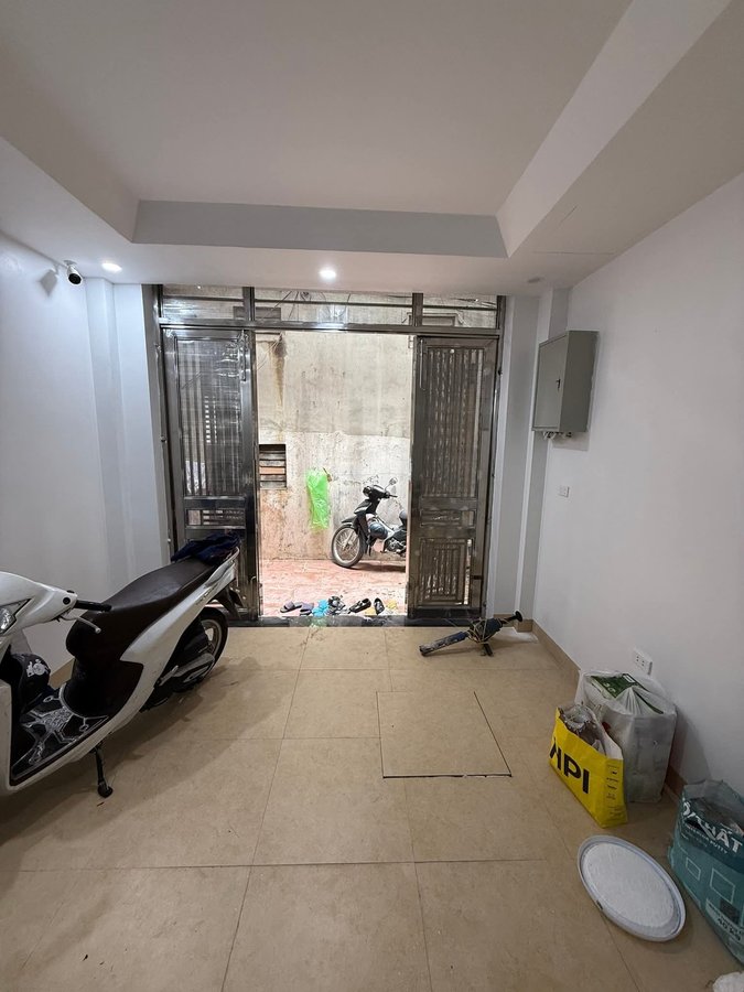 Bán Nhà Hoàng Quốc Việt. Cầu Giấy. 6 Tầng Thang Máy. DT 40m2. MT 3.5m. Giá 11.2 Tỷ. 16001115