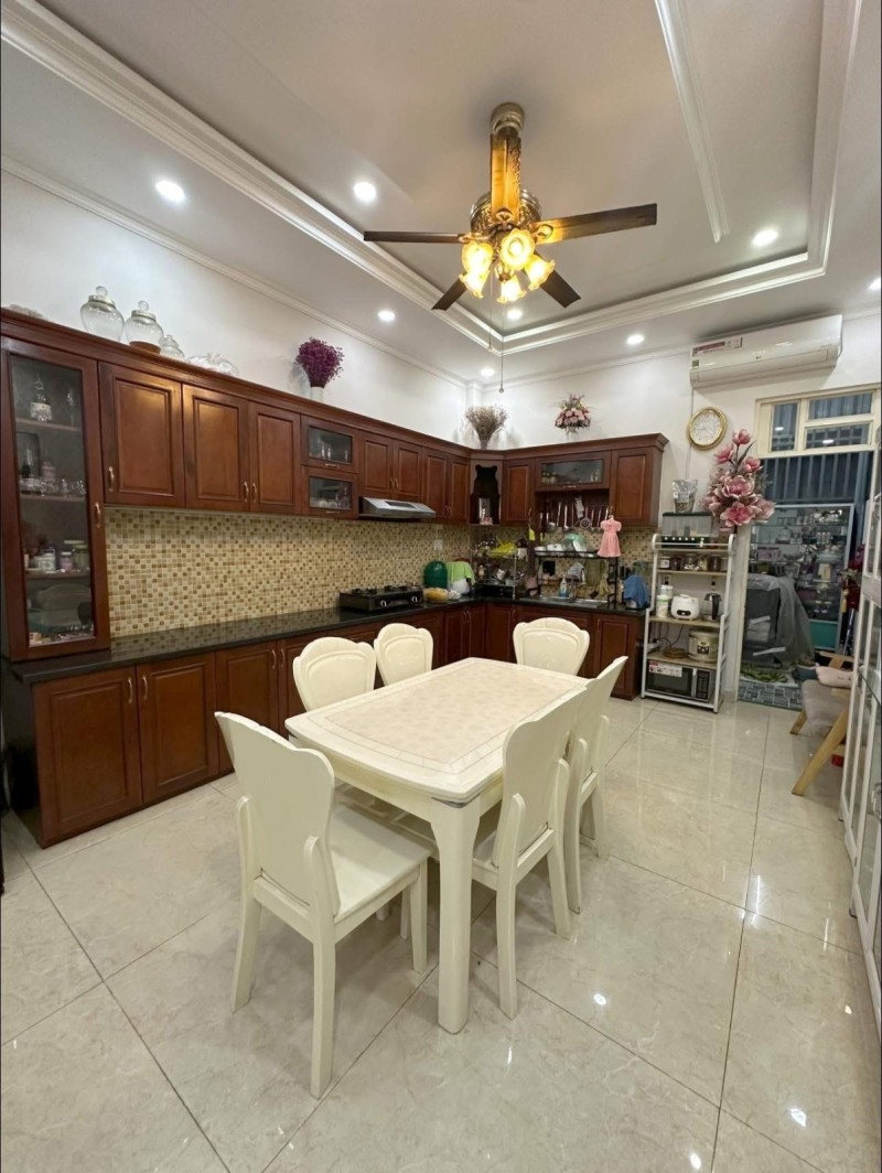 Bán nhà đường QL 13, Phường Hiệp Bình Phước. Thủ Đức, TP HCM. DT 126m2, 4 tầng, SH. Giá 12.9 tỷ 16001168