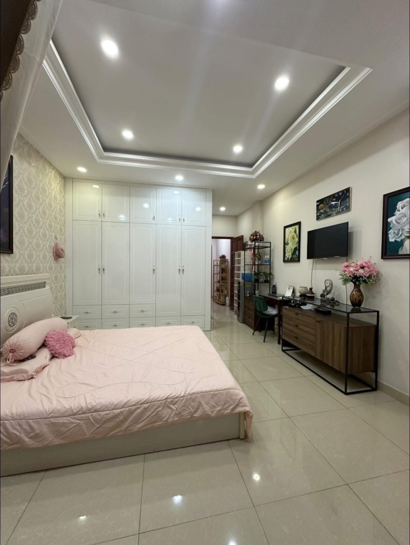 Bán nhà đường QL 13, Phường Hiệp Bình Phước. Thủ Đức, TP HCM. DT 126m2, 4 tầng, SH. Giá 12.9 tỷ 16001168