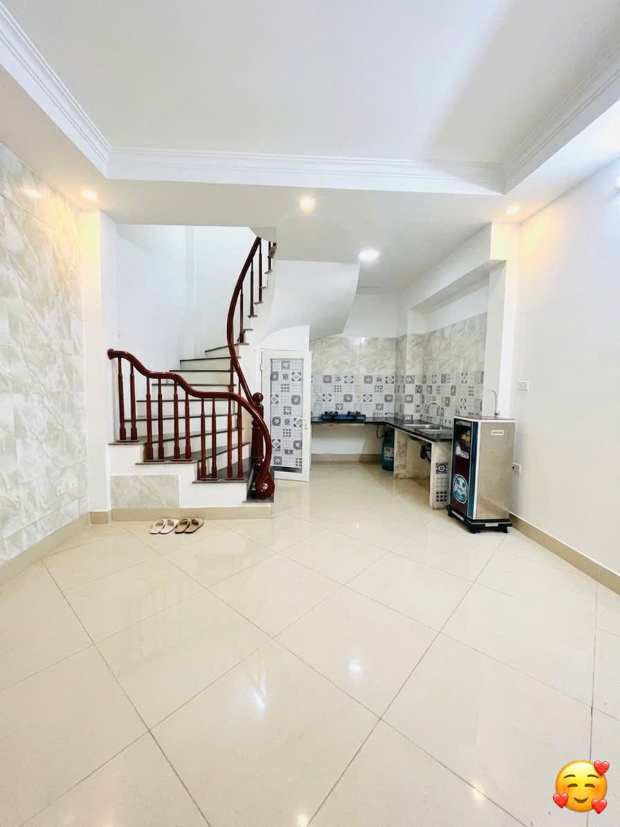 Cho thuê nhà ngõ 96 Đại Từ, 30m2 x 5 tầng, 3 ngủ, 10 triệu 16001247