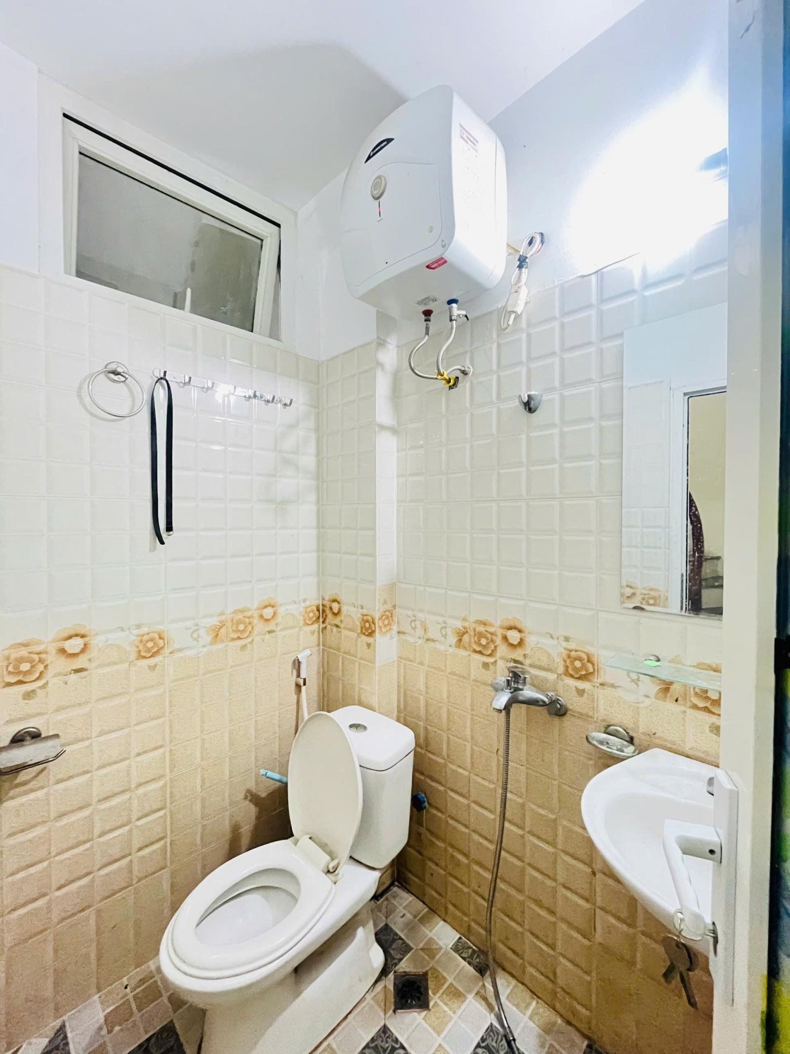 Cho thuê nhà ngõ 96 Đại Từ, 30m2 x 5 tầng, 3 ngủ, 10 triệu 16001247
