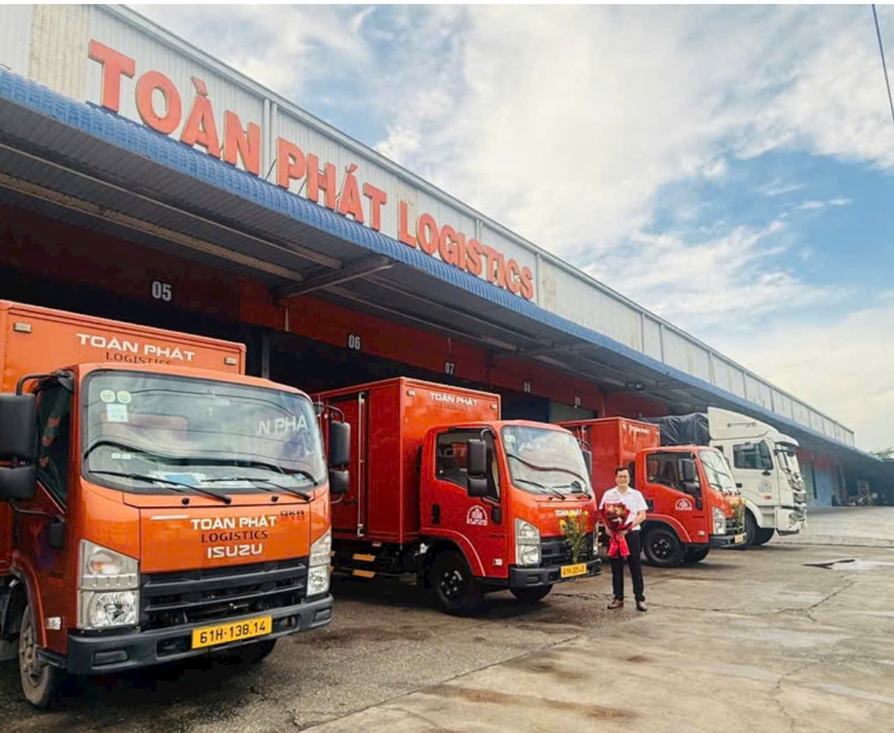 VẬN CHUYỂN KHÔNG CHỈ LÀ CHỞ HÀNG TỪ ĐIỂM A ĐẾN ĐIỂM B 🚛 16001280