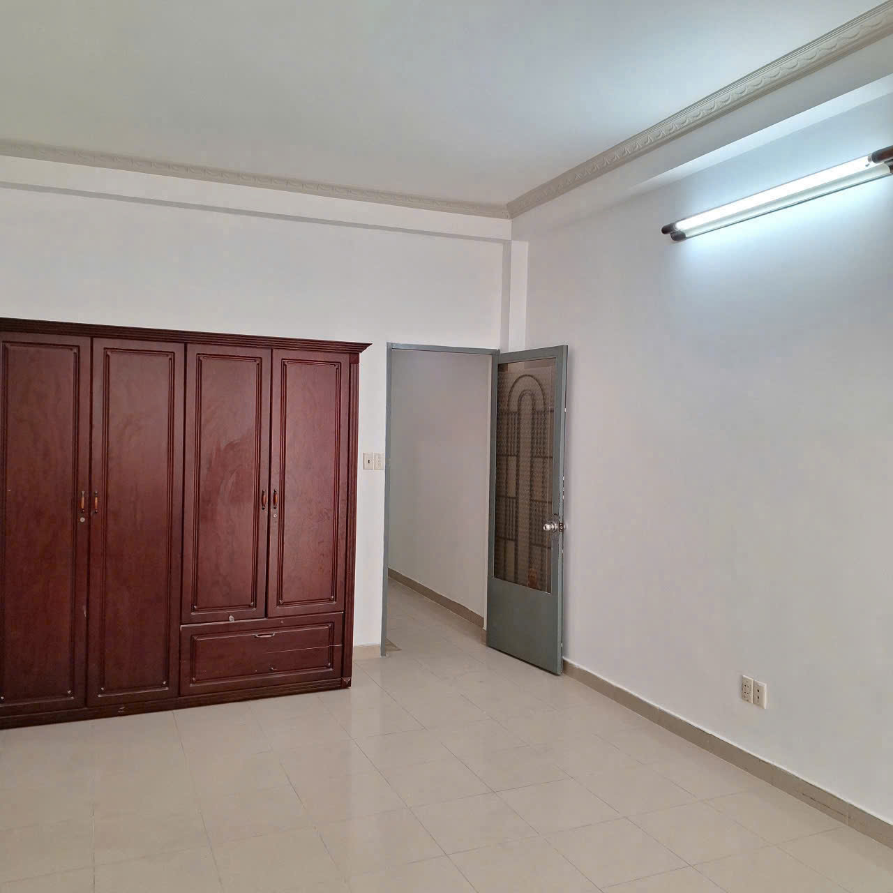 Cho Thuê Nhà 2.5 Tầng, 120m2, 3 Phòng Đường Phó Cơ Điều, P.12, Q.5 16001305