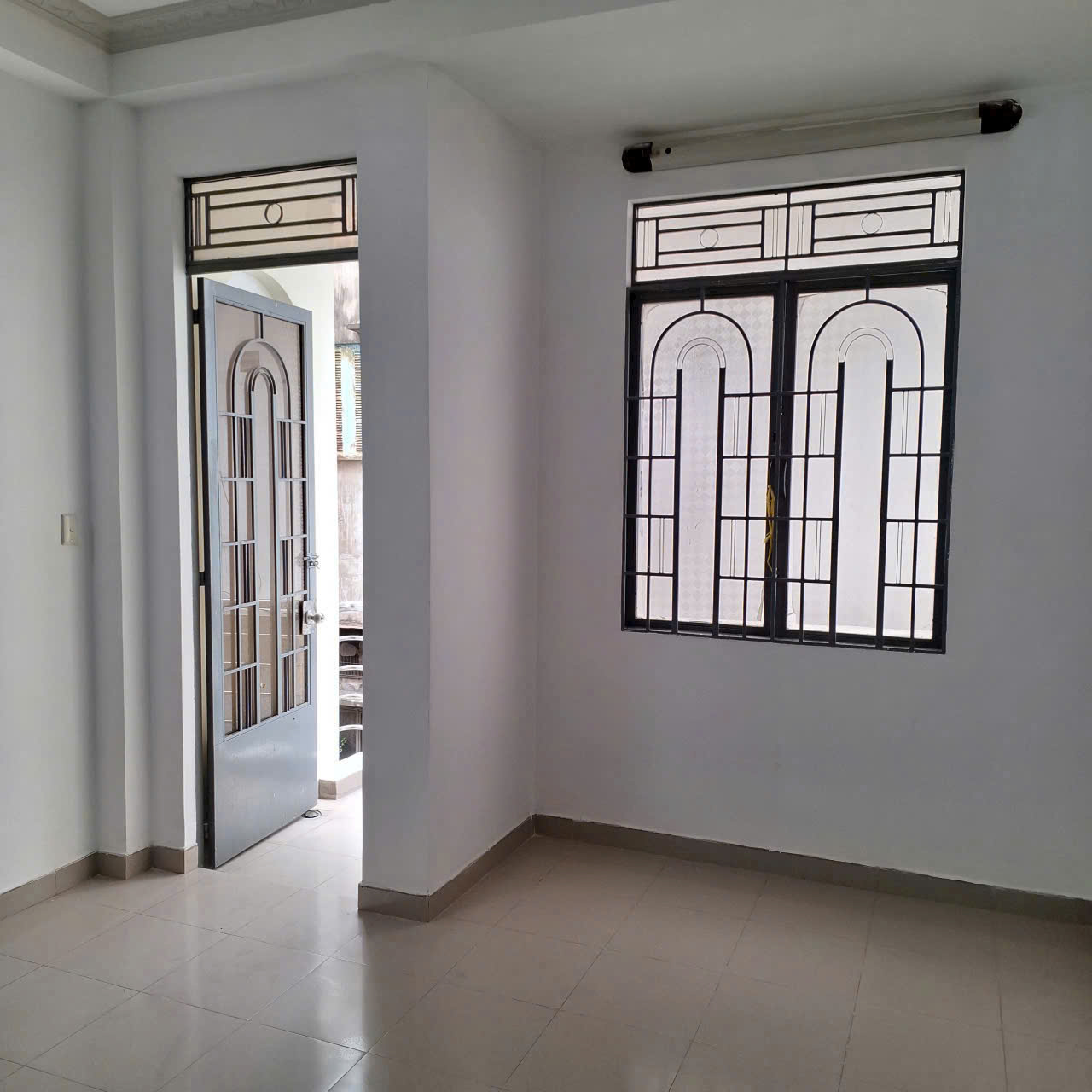 Cho Thuê Nhà 2.5 Tầng, 120m2, 3 Phòng Đường Phó Cơ Điều, P.12, Q.5 16001305
