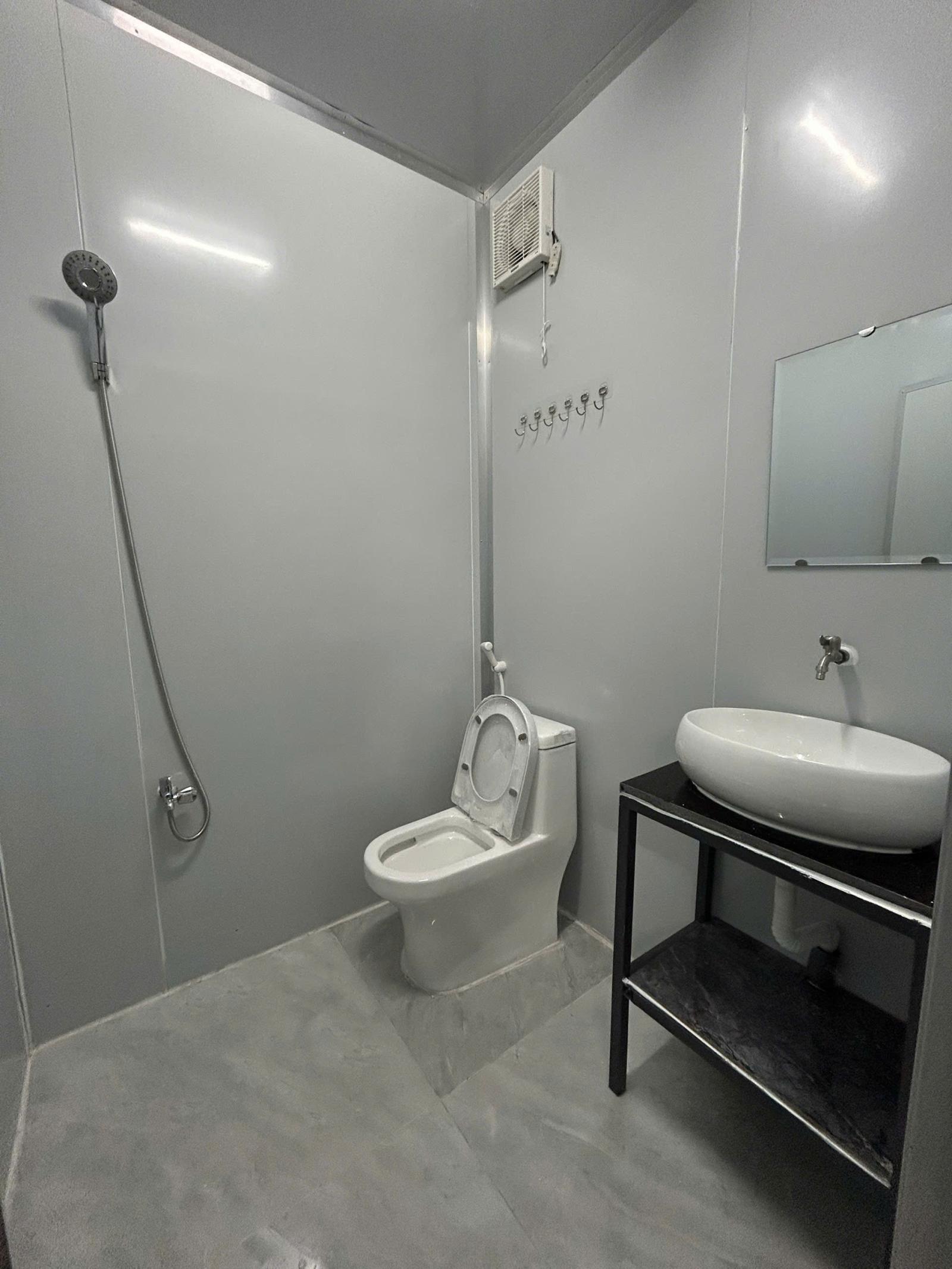 CHO THUÊ CĂN HỘ TẦNG 5 – FULL NỘI THẤT – CÓ SÂN RIÊNG RỘNG 60M2 – GÒ VẤP 16001416