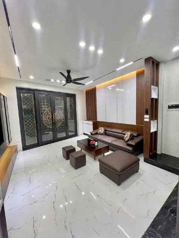 Vị trí cực tiện, vài bước ra ga Văn Quán, kết nối nhanh Nguyễn Trãi – Trần Phú – Hà Đông. DT 90m² – 4 tầng – mặt tiền siêu rộng. 16001540