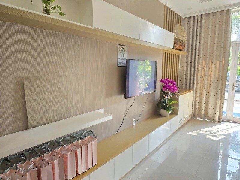 Bán nhà đường  357, Phước Long B, Q9, Thủ Đức, TP HCM. DT 1002m2,, 3 tầng, sổ hồng. Giá 14.9 tỷ 16001844