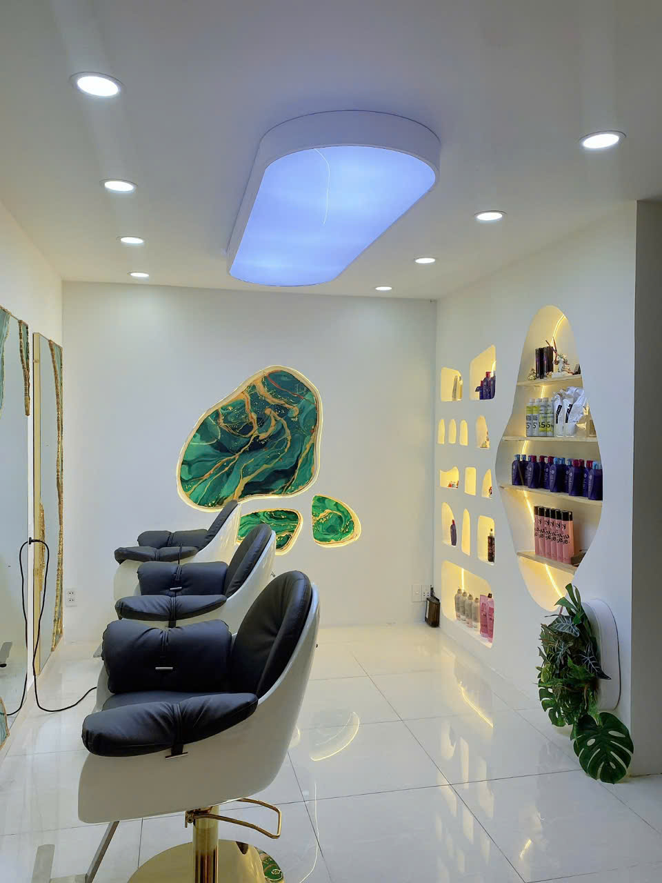 CHÍNH CHỦ CHO THUÊ MẶT BẰNG LÀM NAIL và SPA FULL NỘI THẤT TẠI QUẬN 5, TP.HCM 16001873