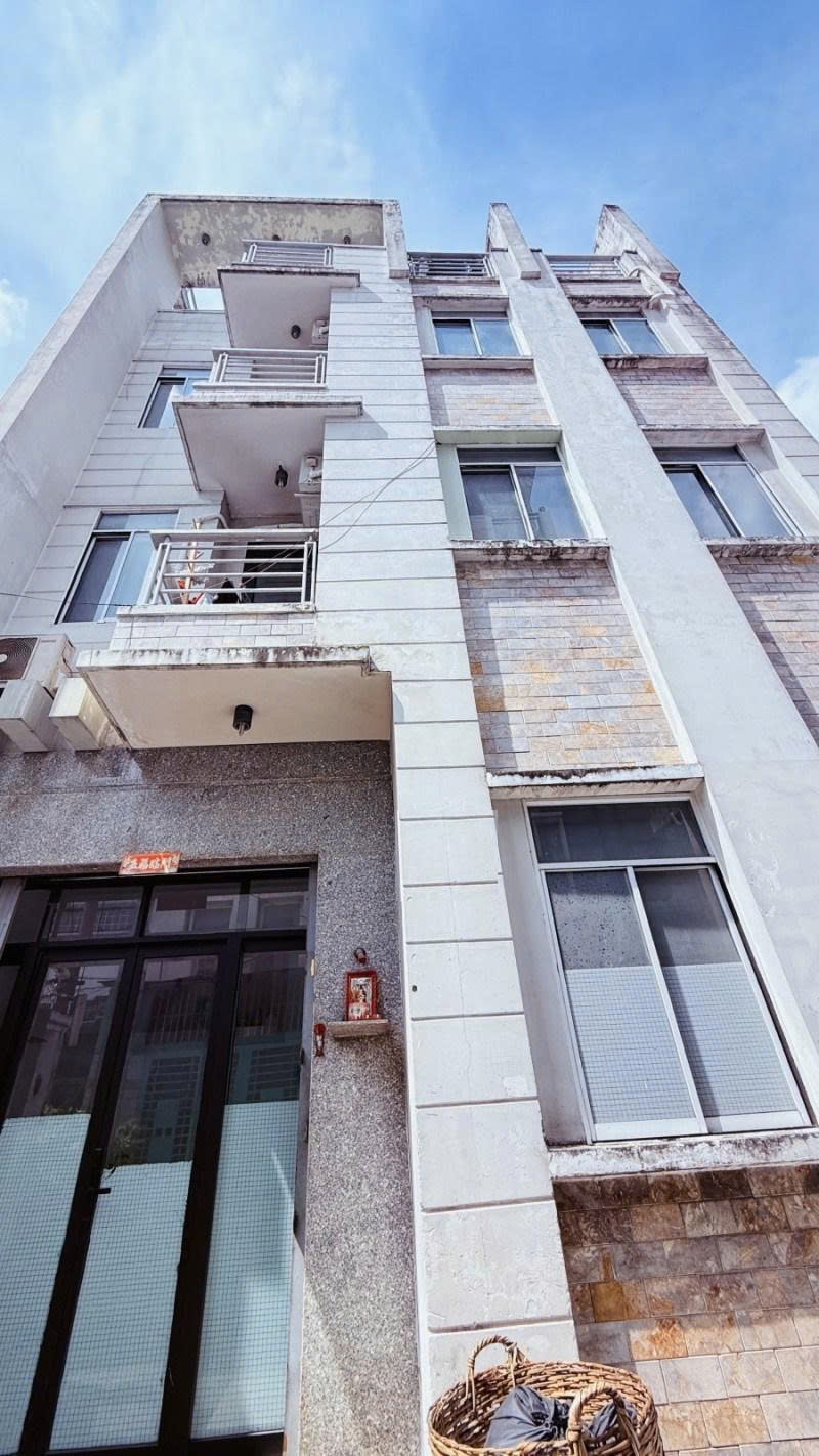 Bán nhà Hẻm Nguyễn Thị Nhỏ, thông Nguyễn Chí Thanh, 7,8x17m, 4 Tầng - 9 PN, chỉ 12,8 Tỷ. 16001992