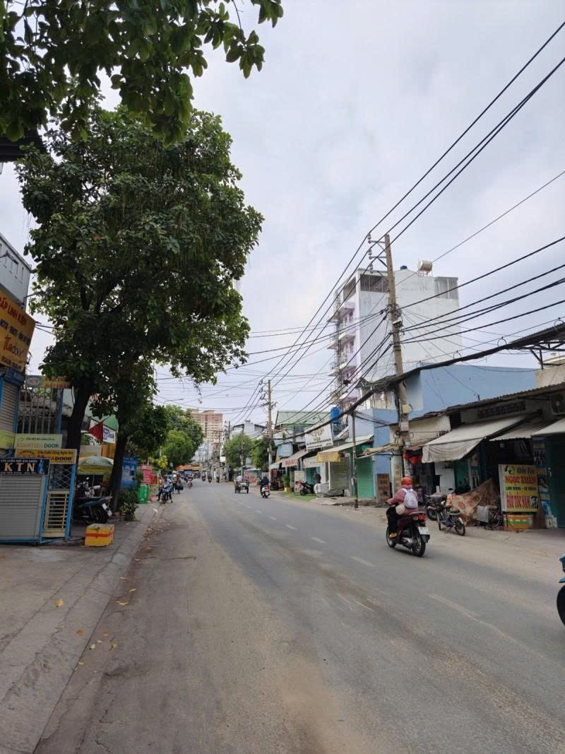 Bán nhà  mặt tiền Trương Phước Phan - giao Tân Hòa Đông, 5x16m, Cấp 4 - tiện xây, 8,3 Tỷ. 16001996