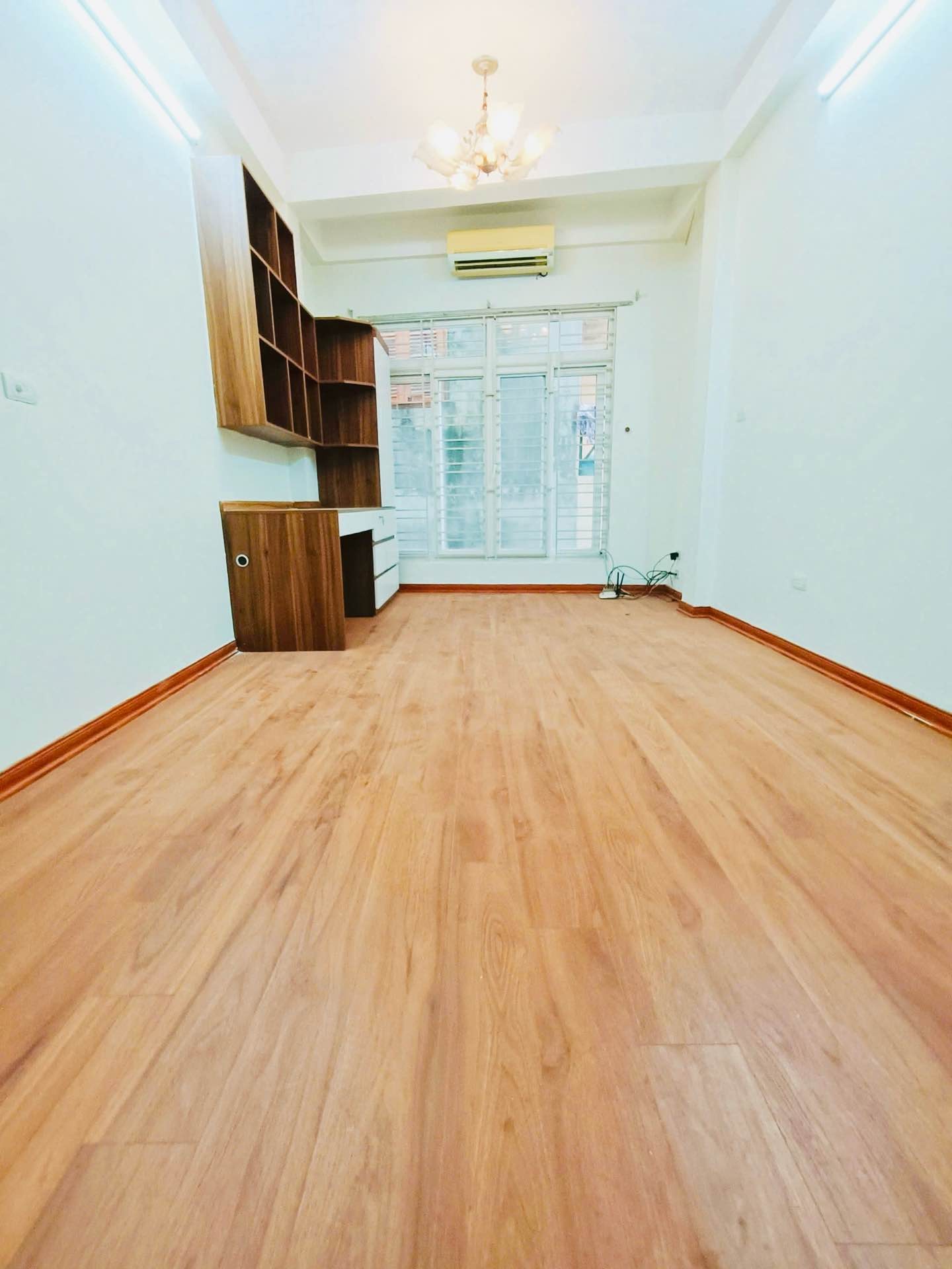 CHỦ ĐI NƯỚC NGOÀI - BÁN GẤP NHÀ MỘ LAO - SÁT ĐƯỜNG 18M - DÒNG TIỀN 150TR/NĂM - GIÁ CỰC SỐC 16002011