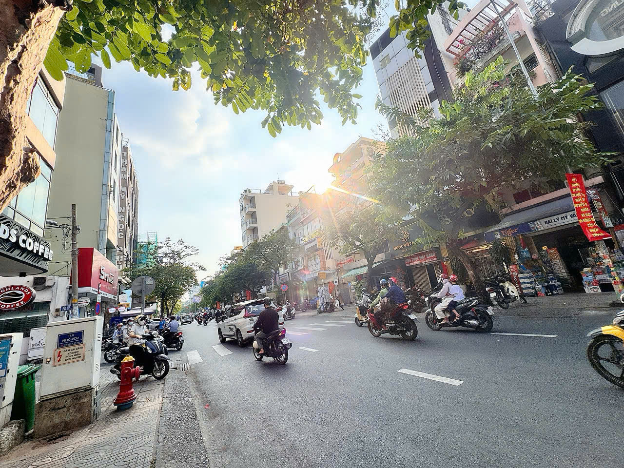 BÁN TÒA NHÀ 7 TẦNG MẶT TIỀN Đ.NGUYỄN ĐÌNH CHIỂU, QUẬN 3- NGANG LỚN 7.9M*21M- HDT ĐỀU 11TR/TH- CHỈ 16002024