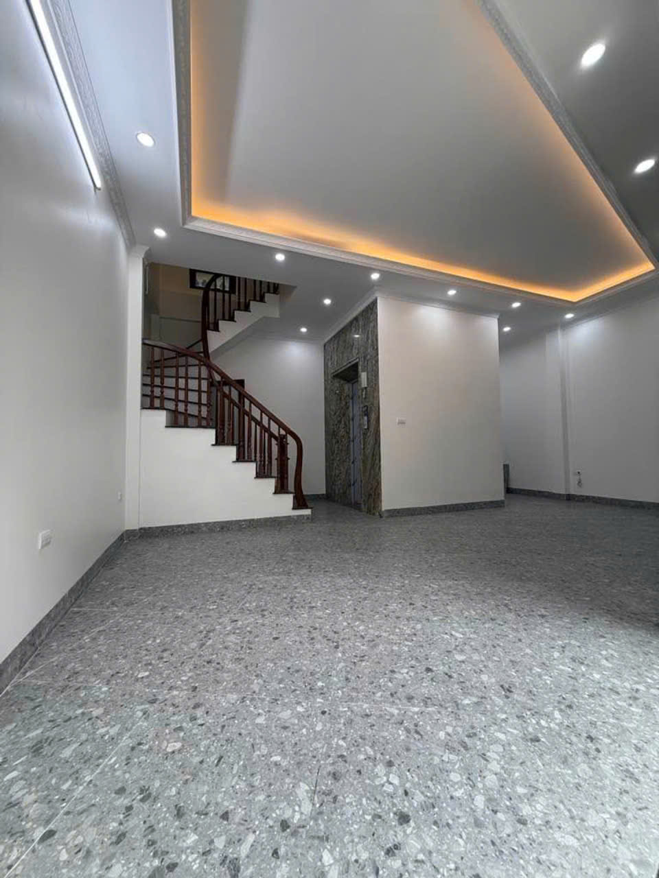Bán Nhà Phố Hoàng Mai - Nhà Mới Thang Máy - Ô Tô Vào Nhà - Kinh Doanh Đỉnh - Gần Hồ Đền Lừ 16002061