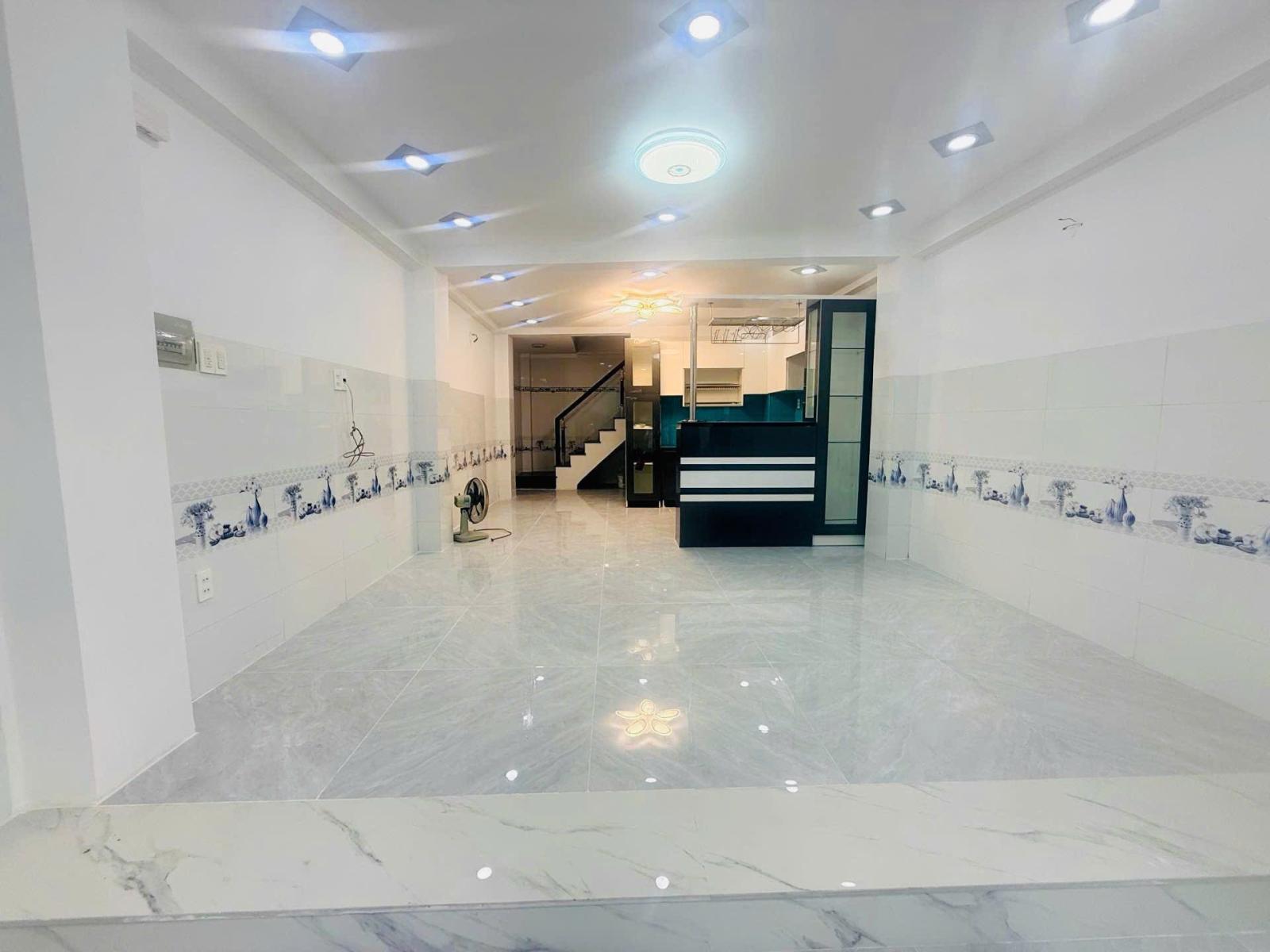 Nhà Dương Quảng Hàm 4.3x10- 1 trệt 3L Sân Thượng. Nhà Đẹp HXH 7ty8 16002117