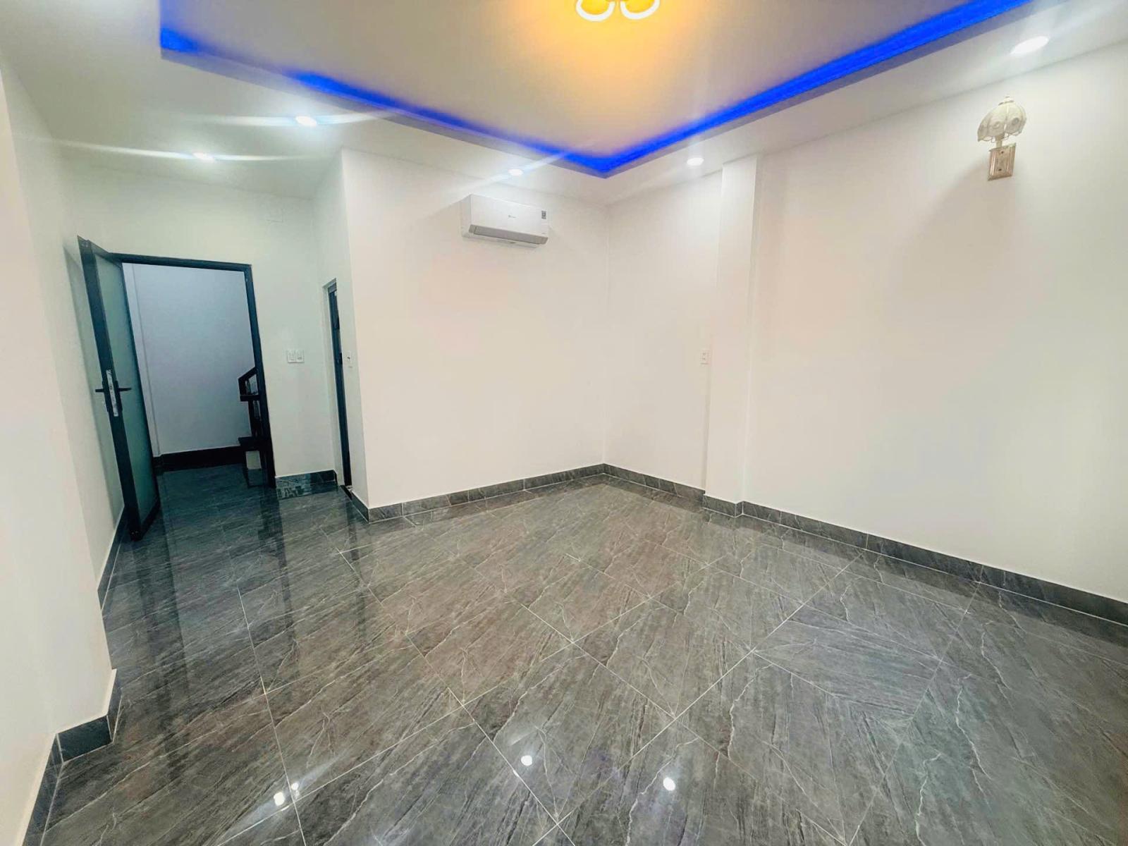Nhà Dương Quảng Hàm 4.3x10- 1 trệt 3L Sân Thượng. Nhà Đẹp HXH 7ty8 16002117