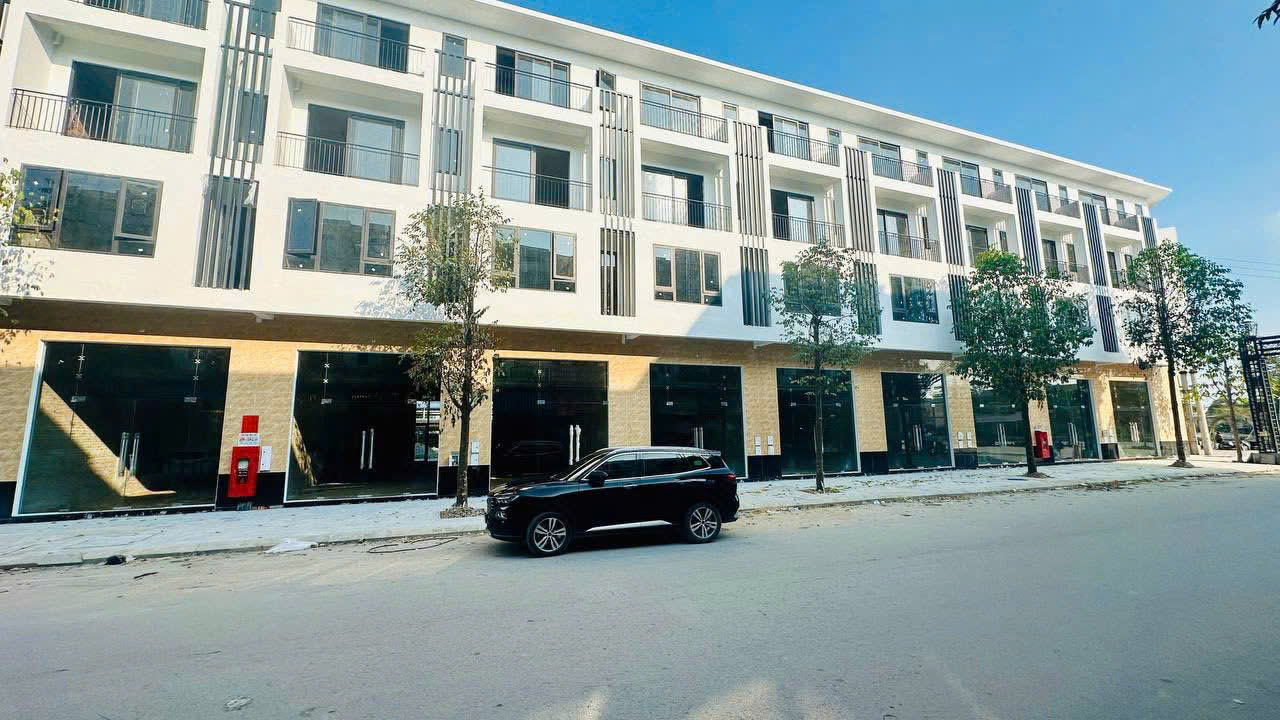 Bán Nhà ( Shousehouse) Vị Trí Đẹp - Vừa Ở Vừa Kinh Doanh Cực Tốt - Ngay cổng chợ mới 16002127