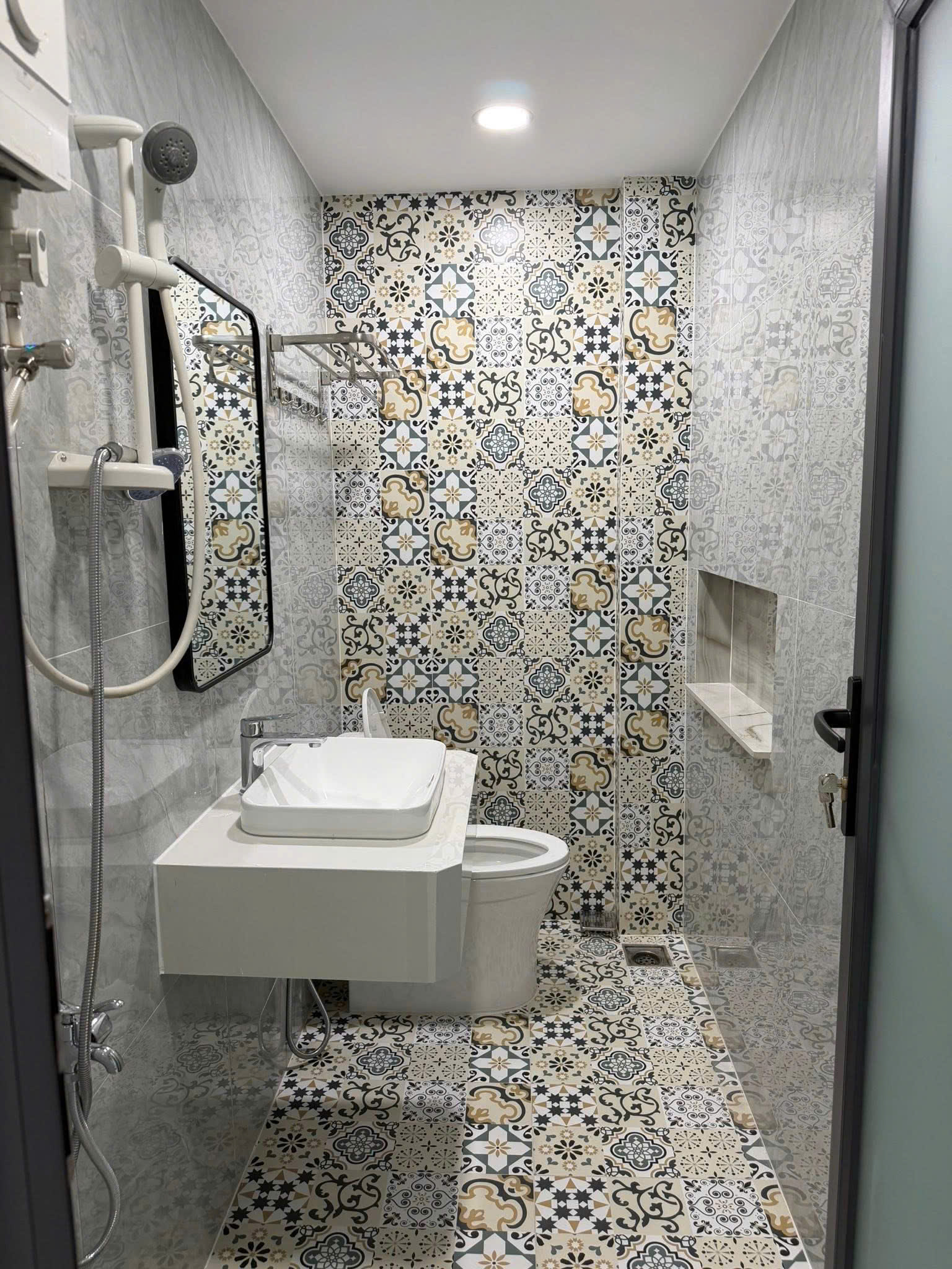 Siêu phẩm đẹp nhà 1 trệt 1 lầu 1 lửng. hẻm Hải Đức - Nha Trang hẻm 3m (oto nhỏ vào được)
- Diện 16002284