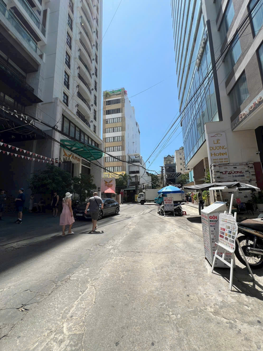 Bán đất khu phố tây quân trấn đường Hùng Vương - Nha Trang , cách biển 300m
Dt : 226m2 ngang 7,3m - 16002336
