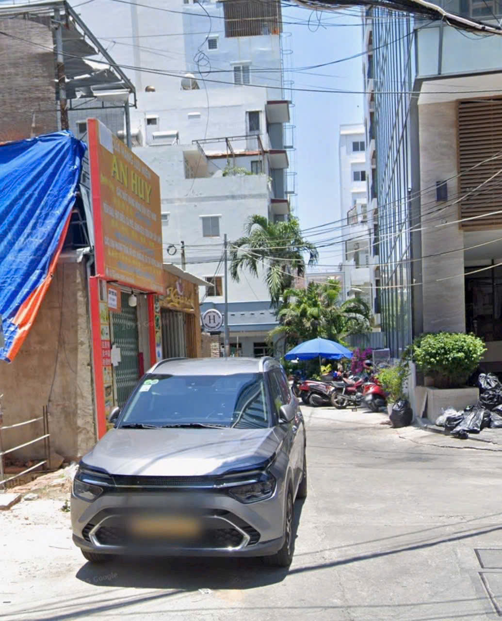 Bán đất khu phố tây quân trấn đường Hùng Vương - Nha Trang , cách biển 300m
Dt : 226m2 ngang 7,3m - 16002336