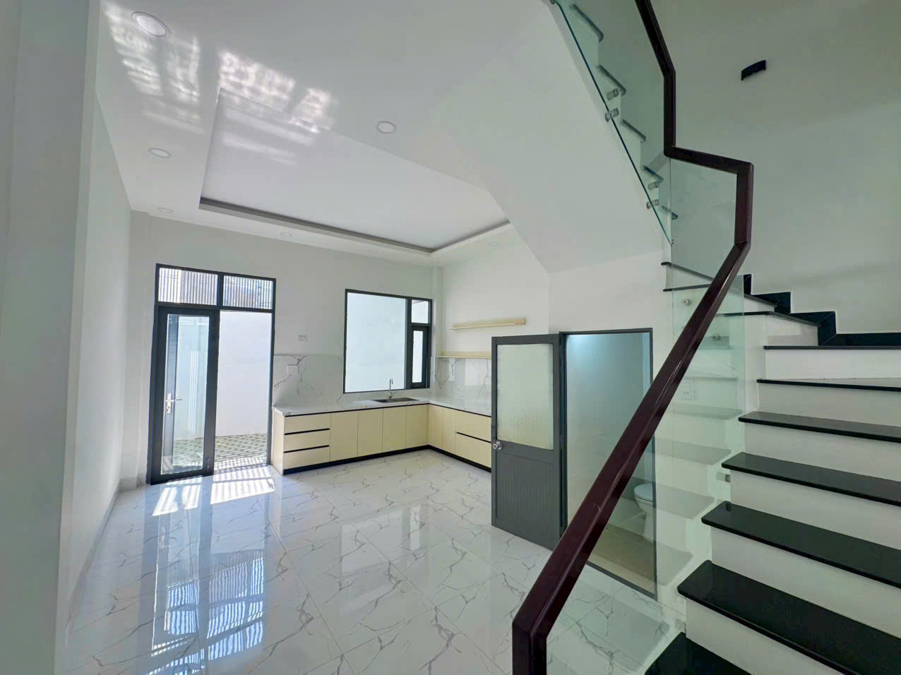 Bán nhà đẹp - Vị trí đắc địa - Cách Tháp Bà, Nha Trang chỉ 300m và 3 phút đi bộ ra biển 16002385