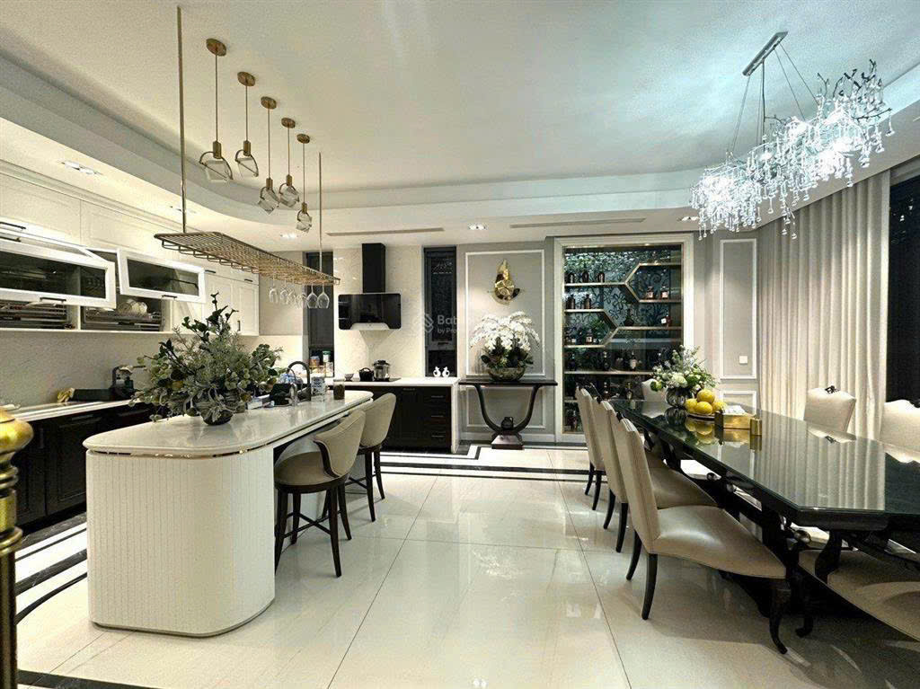 Bán BT Vinhome Greenbay, Hà nội.   DT 185m x 4 tầng, MT 9. Giá 148 tỷ.LH: 0964769634 16002386
