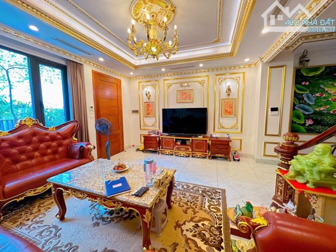 Bán BT khu nhà ở Quốc Hội Tố Hữu, view đẹp ,DT 218m x 3,5 tầng. Giá 76,5 tỷ. LH: 0964769634 16002394