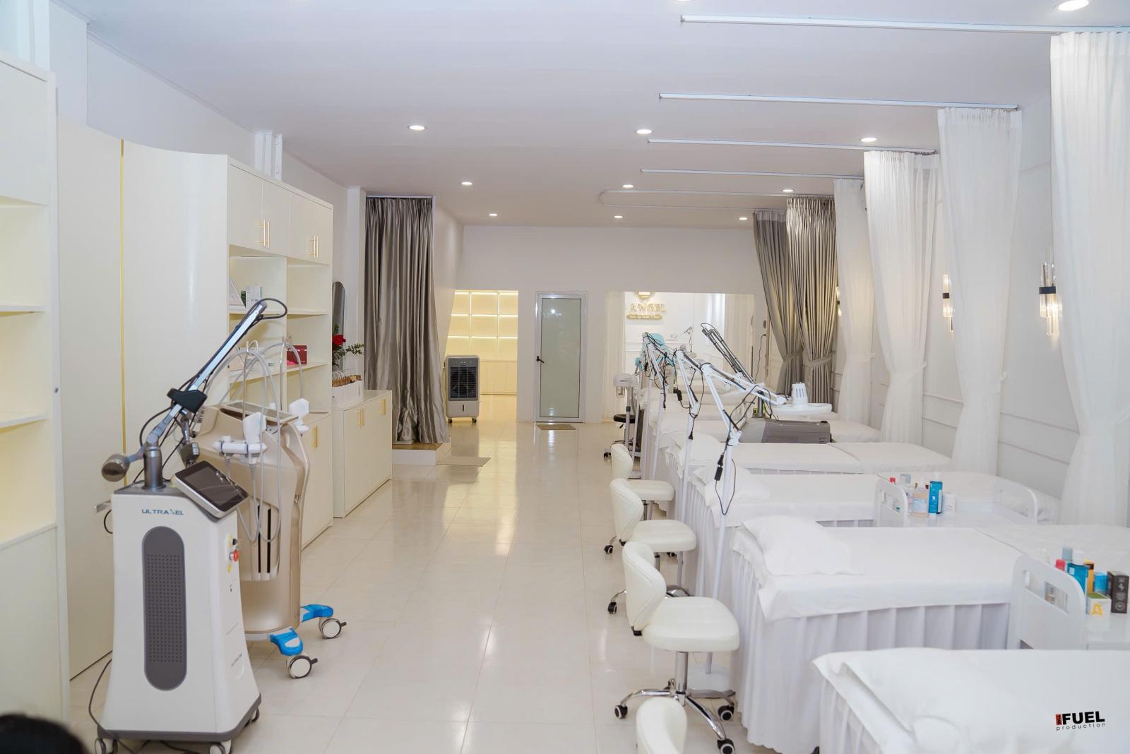 CHÍNH CHỦ SANG NHƯỢNG LẠI THẨM MỸ VIỆN - MT LỚN XUÂN THUỶ - Cơ sở khang trang, đầy đủ tiện ích – 16002423