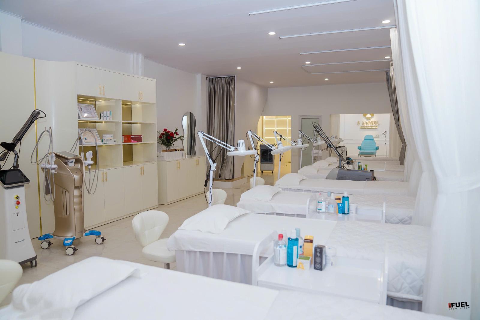CHÍNH CHỦ SANG NHƯỢNG LẠI THẨM MỸ VIỆN - MT LỚN XUÂN THUỶ - Cơ sở khang trang, đầy đủ tiện ích – 16002423